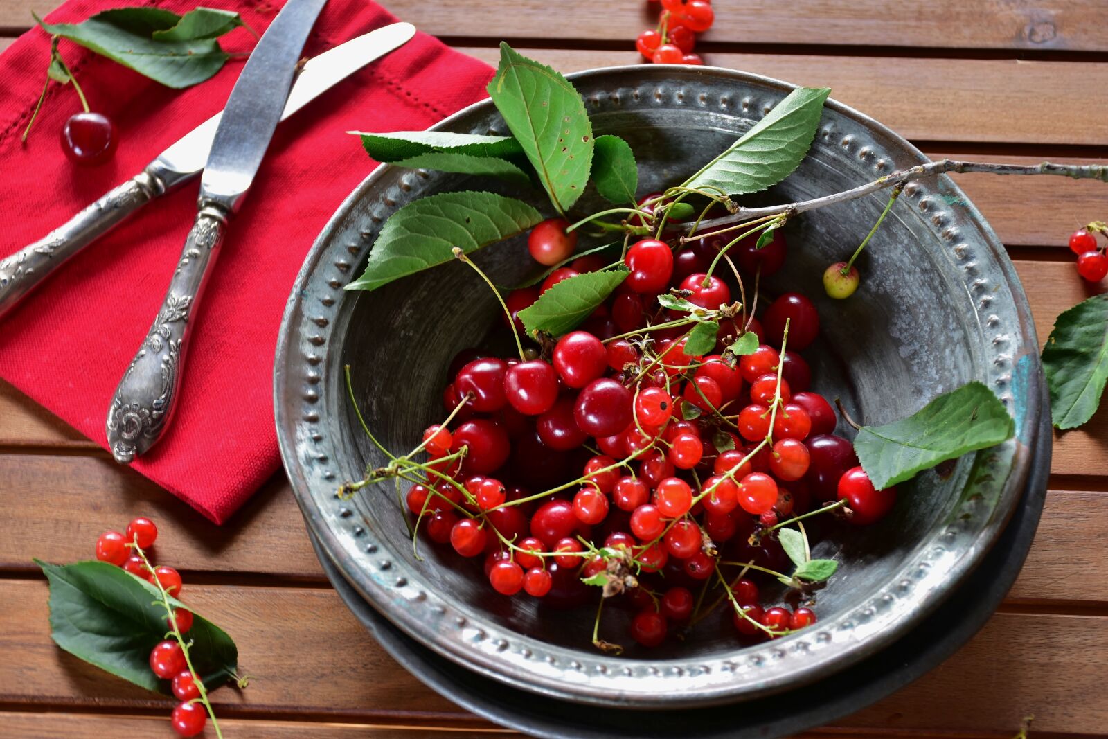 Nikon D7200 sample photo. Sour cherries, cherries, currants photography