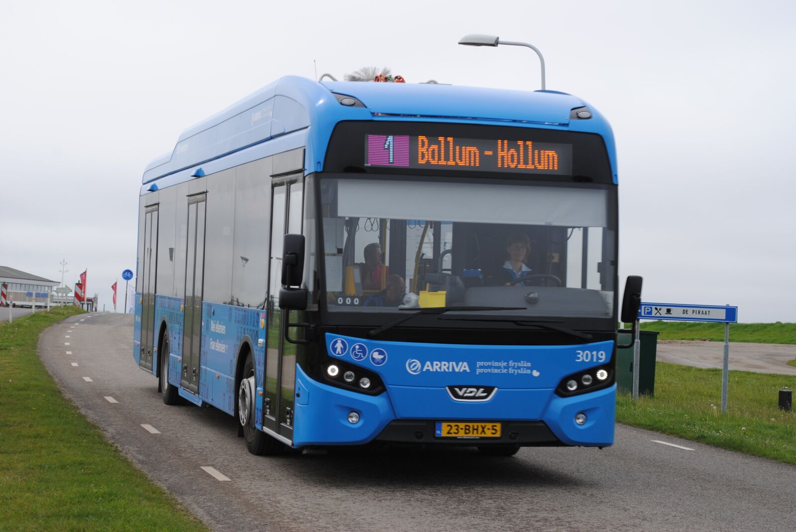 Nikon D3000 sample photo. Bus, ameland, electric photography