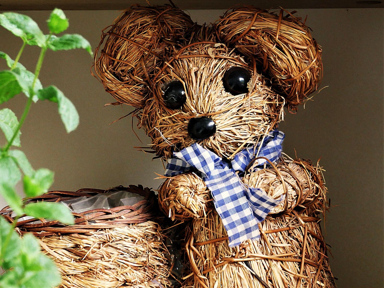 Panasonic Lumix DMC-FZ1000 sample photo. Straw mouse, straw animal photography