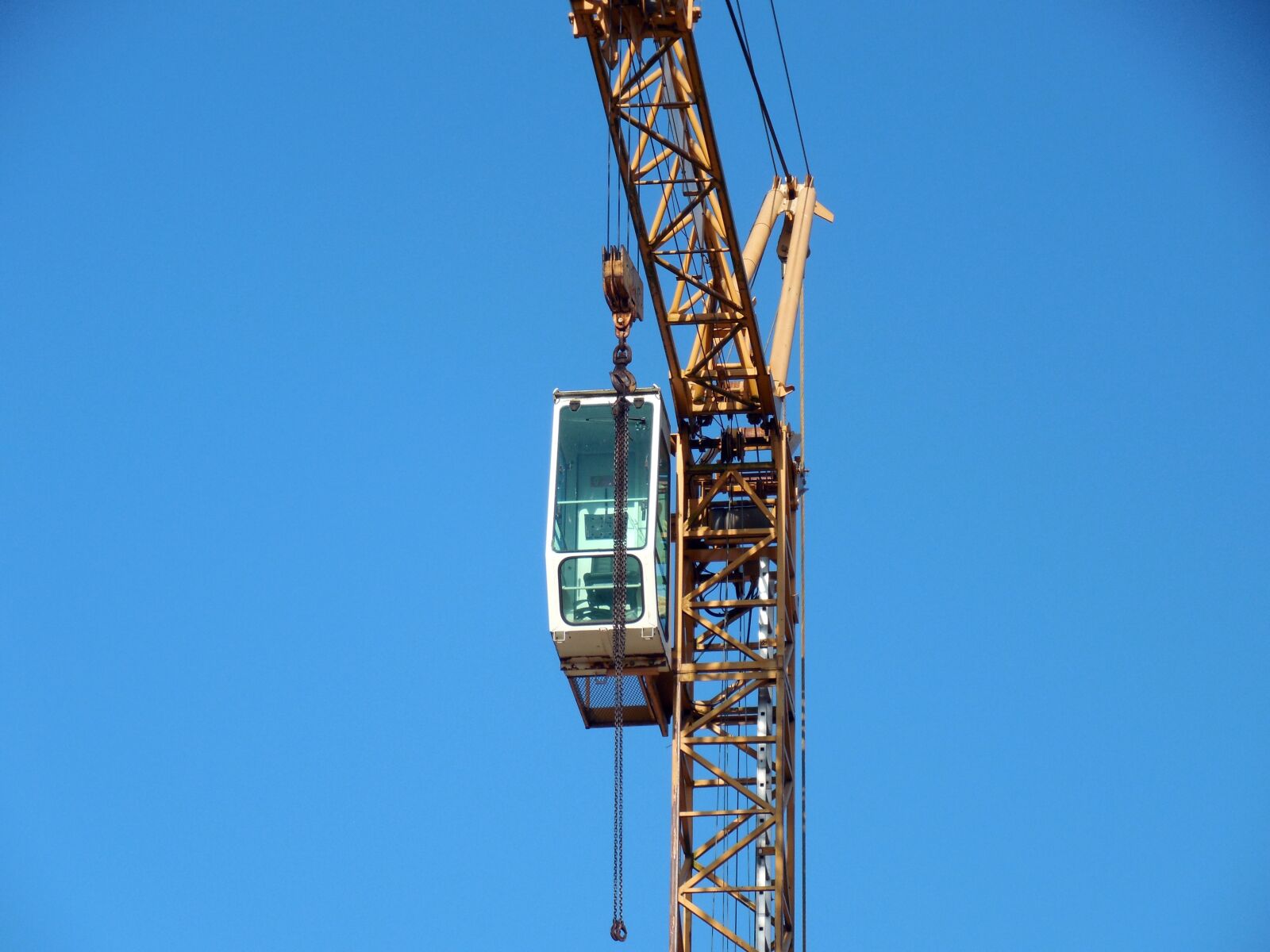 Nikon COOLPIX L620 sample photo. Crane, driver's cab, cabin photography