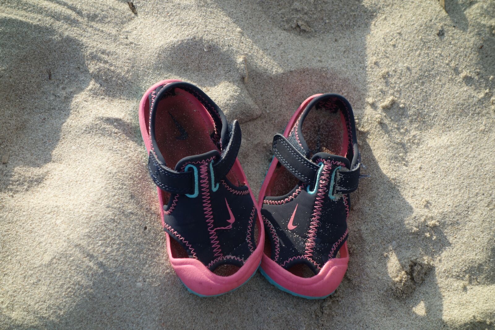 Sony Cyber-shot DSC-RX100 sample photo. Sand, beach, child's shoe photography