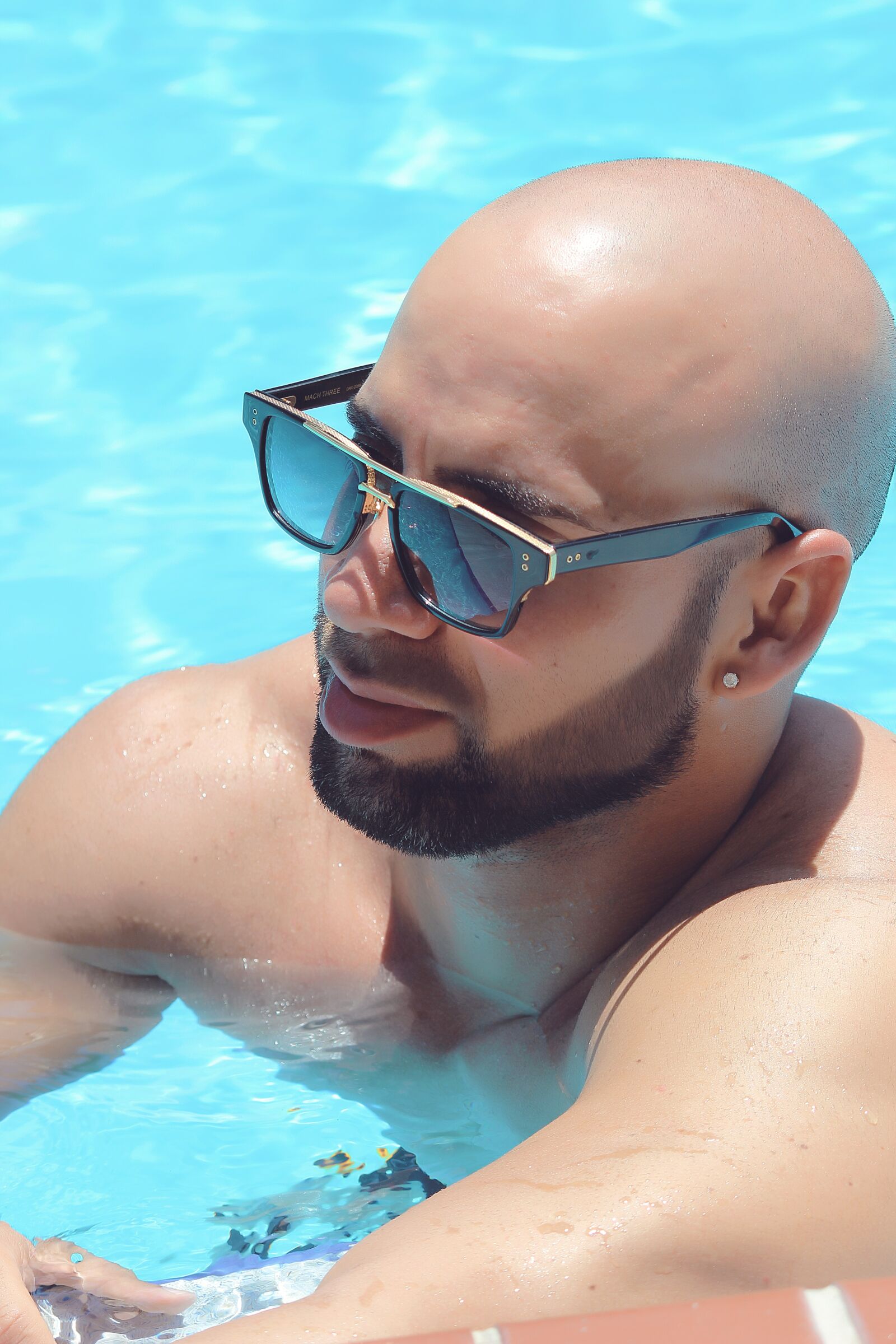 Canon EOS 600D (Rebel EOS T3i / EOS Kiss X5) sample photo. Man, pool, swimming photography