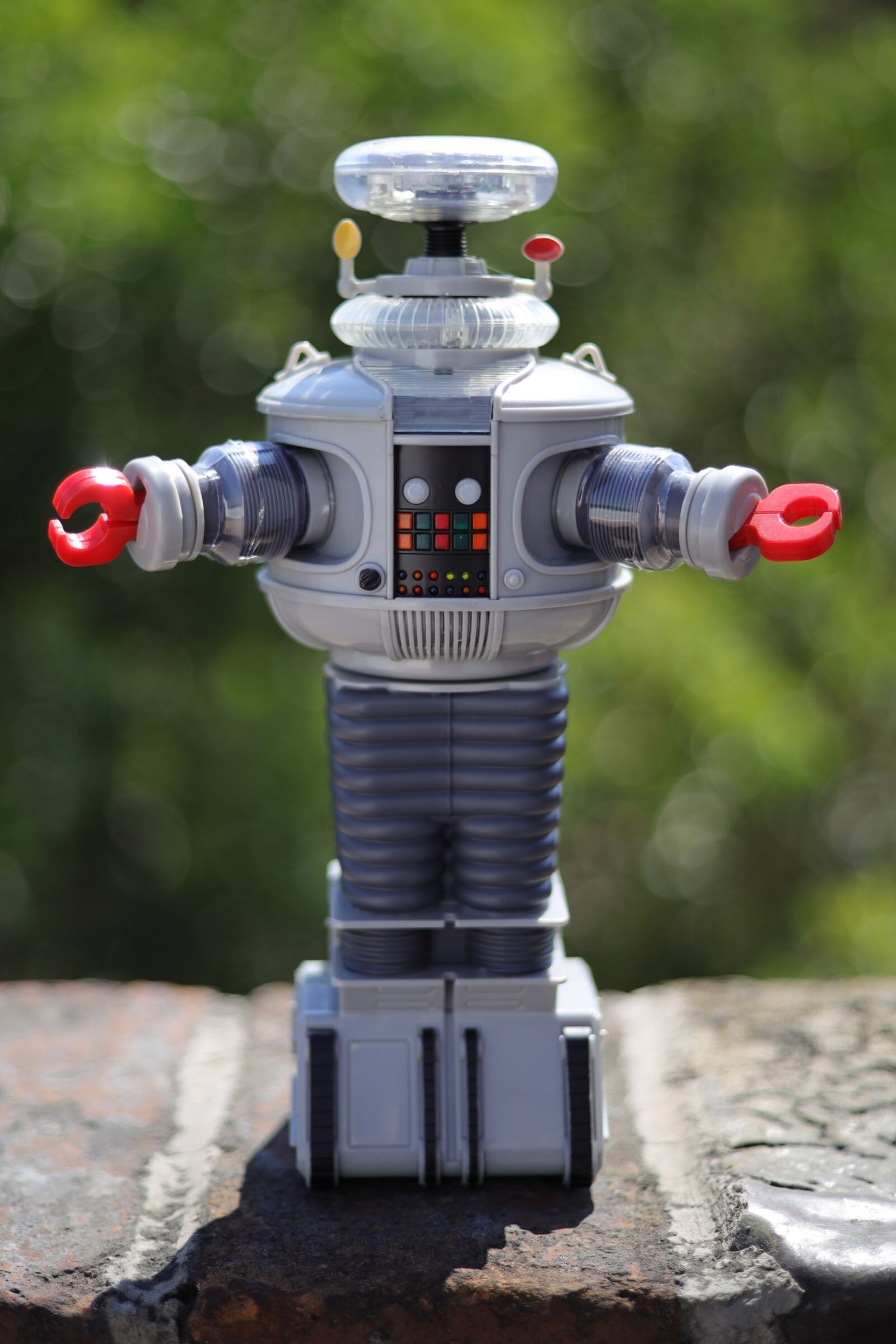 Canon EOS R sample photo. Robot, b9, toy photography