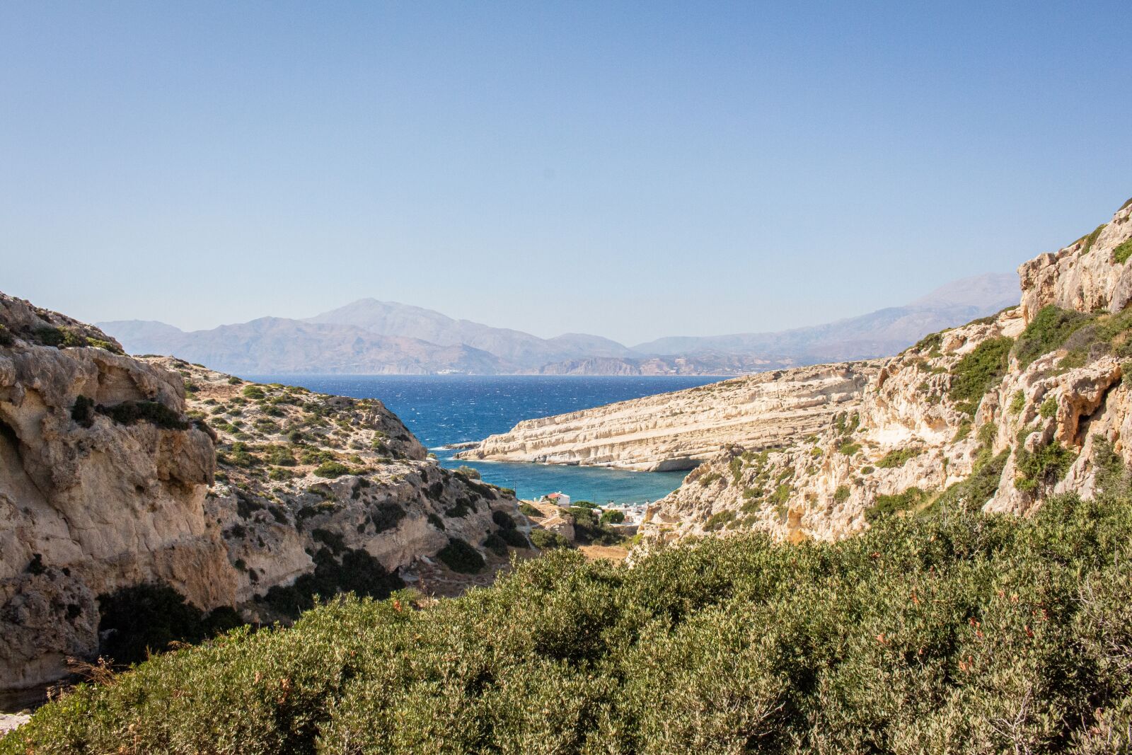 Canon EOS 700D (EOS Rebel T5i / EOS Kiss X7i) sample photo. Matala, greece, hippie place photography