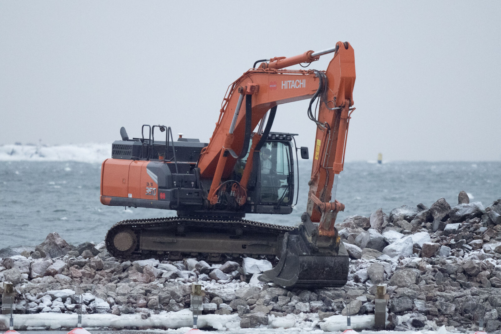 Olympus OM-D E-M1 Mark III sample photo. Shoveling by the sea photography