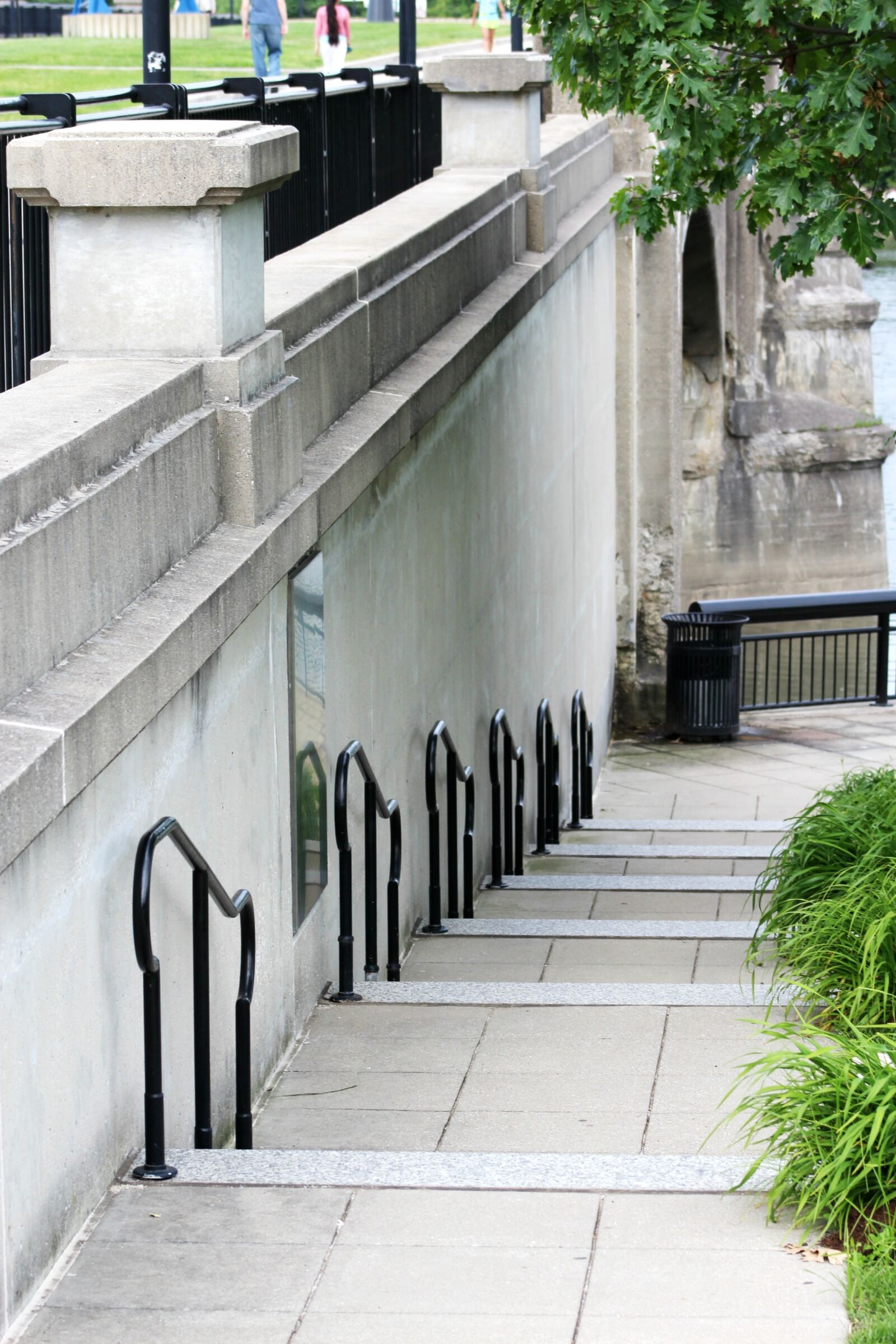 Canon EF 75-300mm f/4-5.6 sample photo. Indianapolis, stairs, city photography
