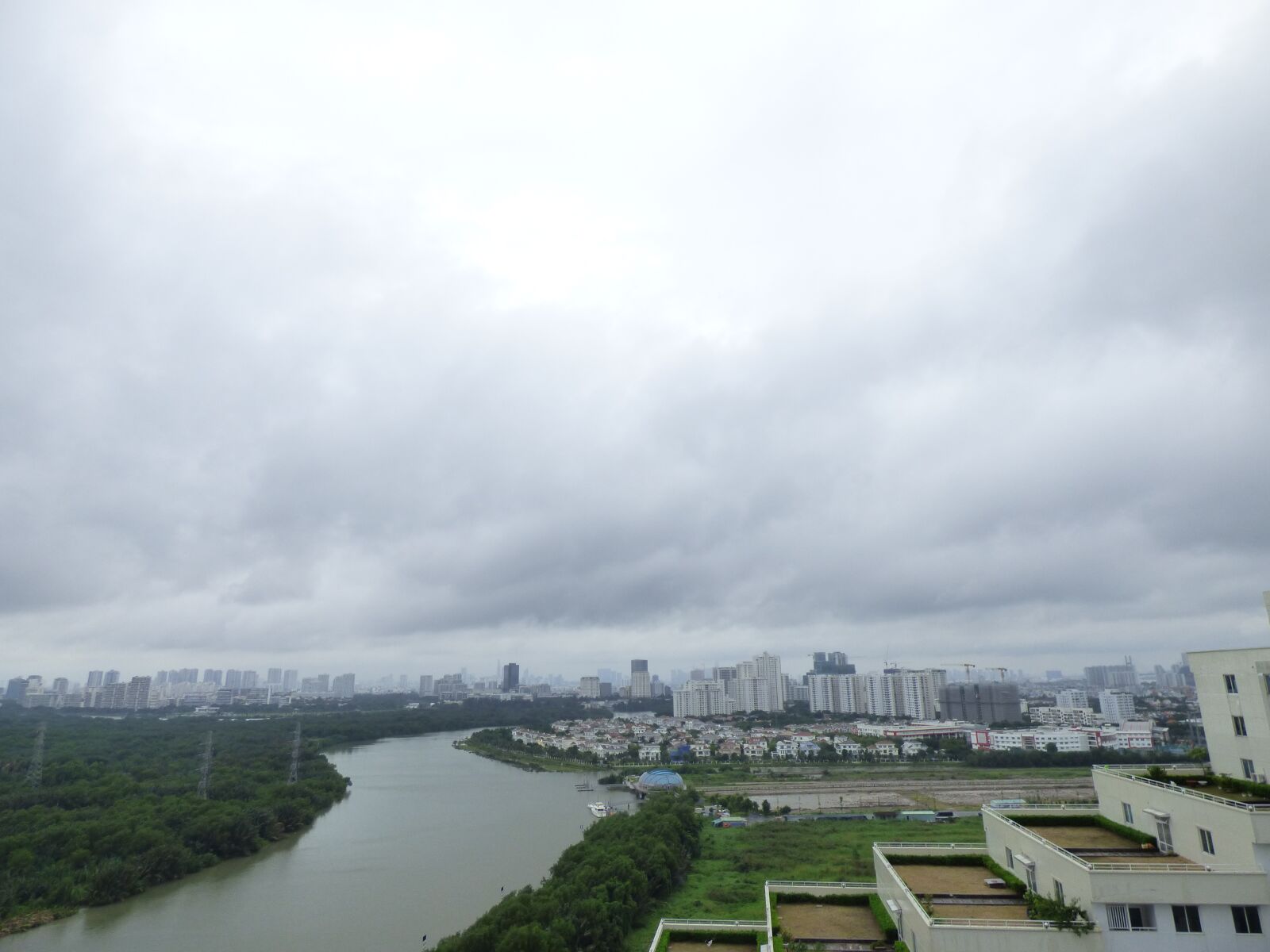 Panasonic Lumix DMC-FZ70 sample photo. City, cloudy, sky photography