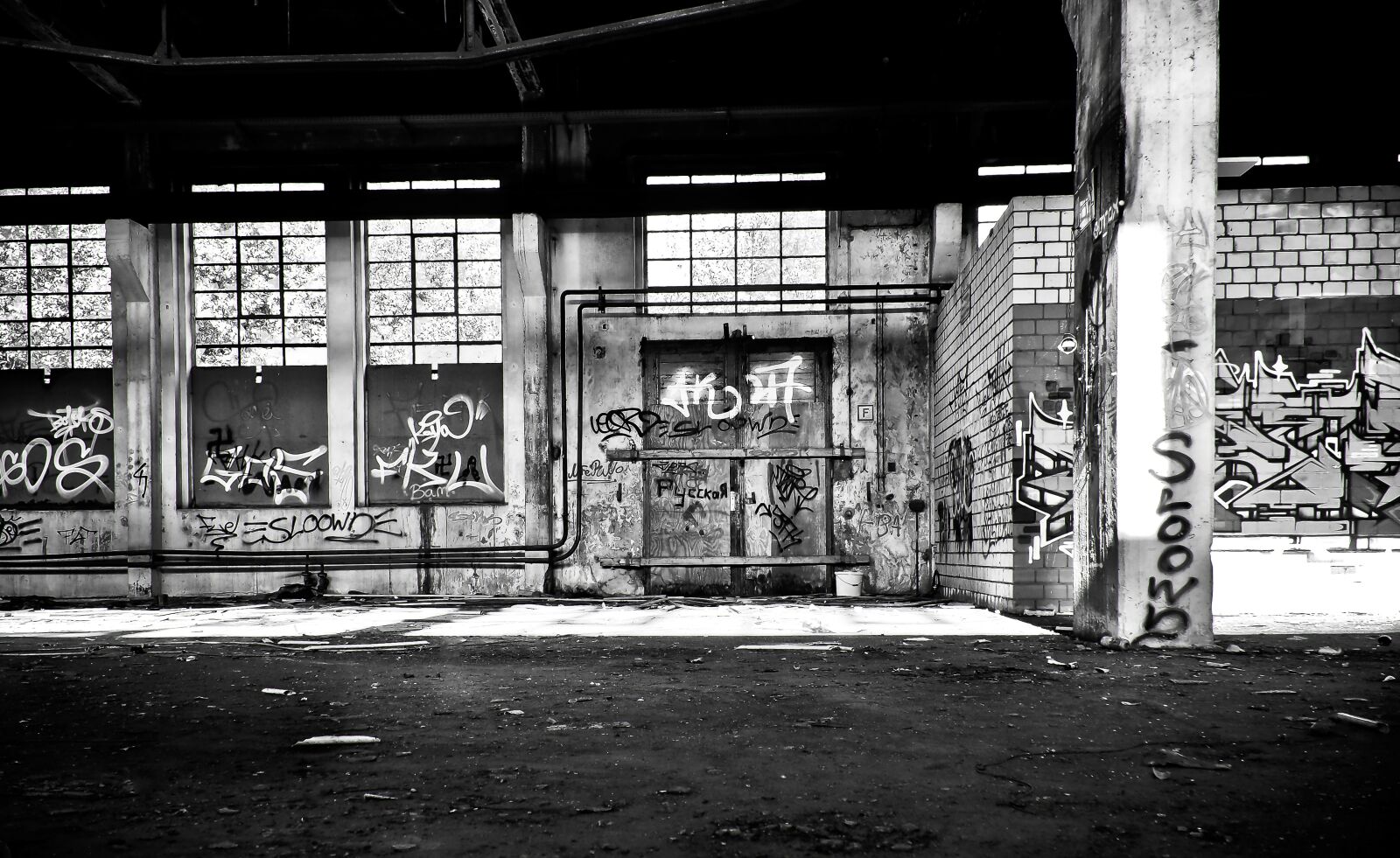 Olympus OM-D E-M10 sample photo. Lost places, factory, old photography