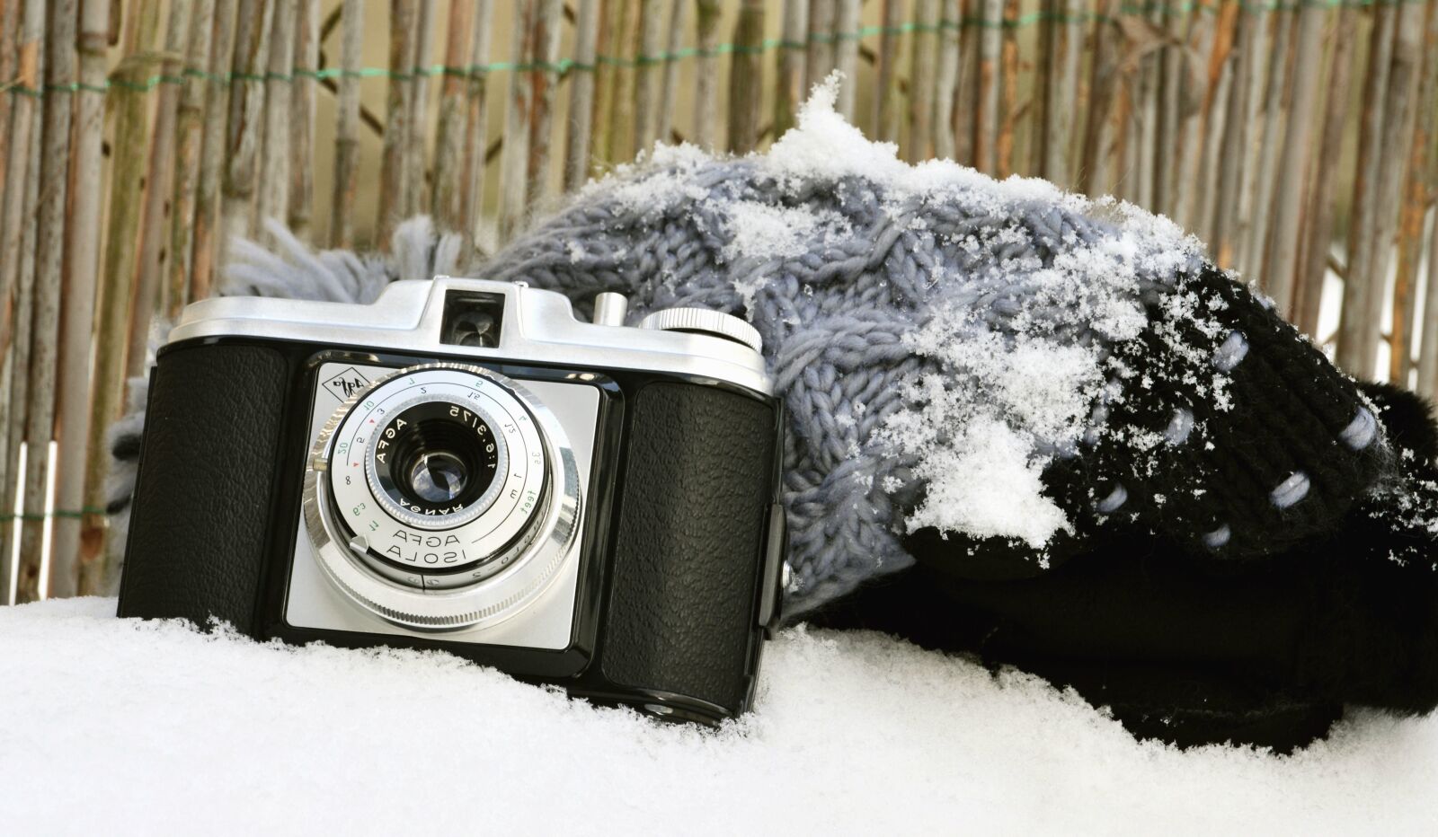 Nikon D5200 sample photo. Photo camera, lens, analog photography
