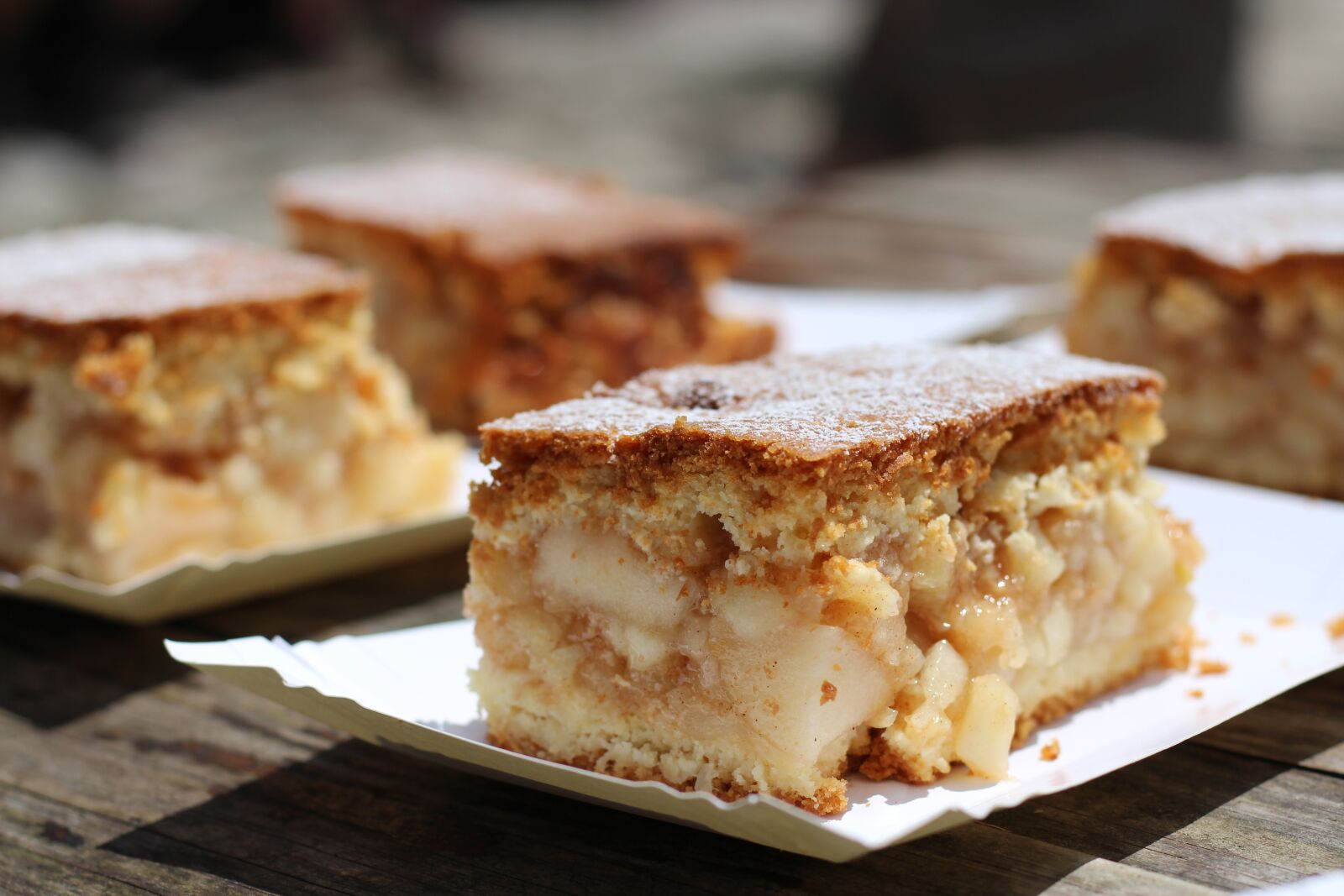 Canon EOS 700D (EOS Rebel T5i / EOS Kiss X7i) + Canon EF 50mm F1.8 STM sample photo. Apple pie, cake, apples photography