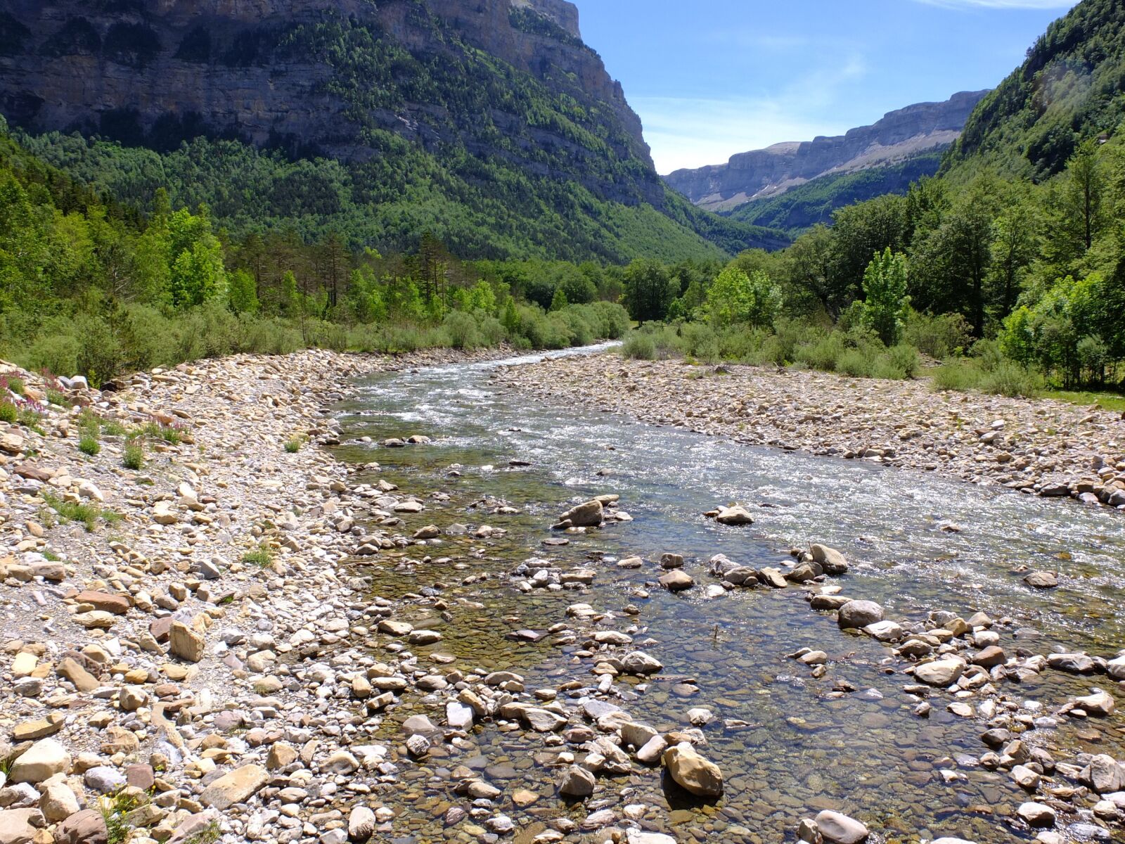 Fujifilm X10 sample photo. River, ordesa national park photography