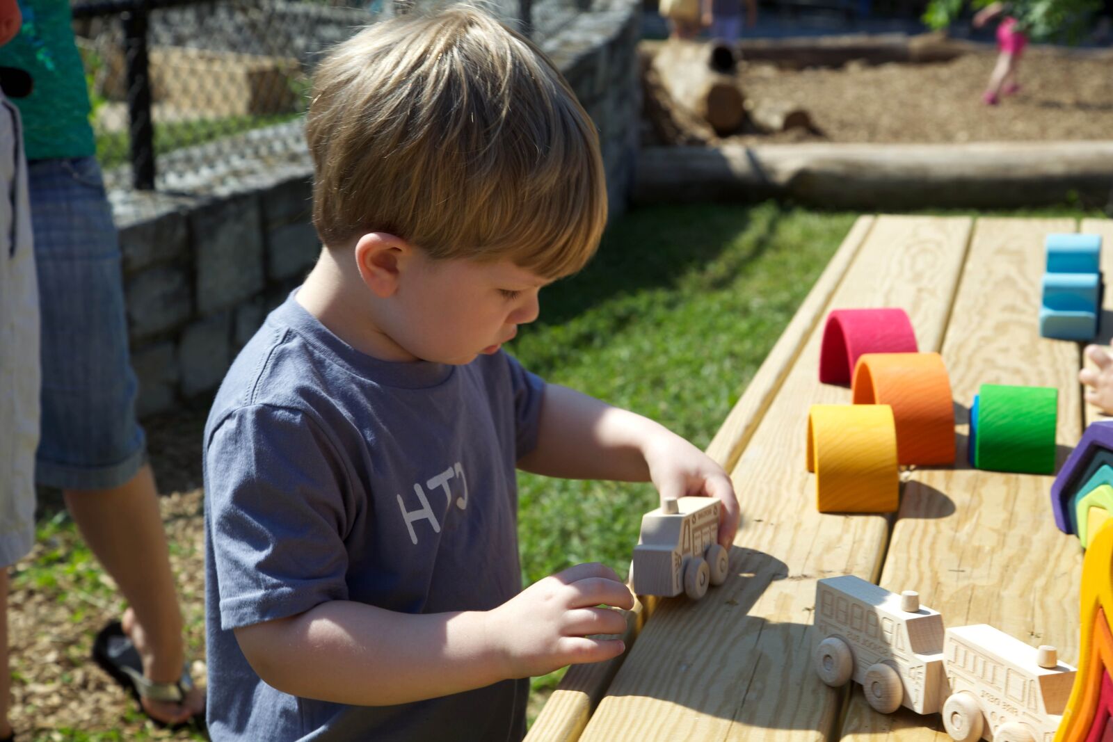 Canon EOS 5D Mark II sample photo. Child, boy, play, explore photography