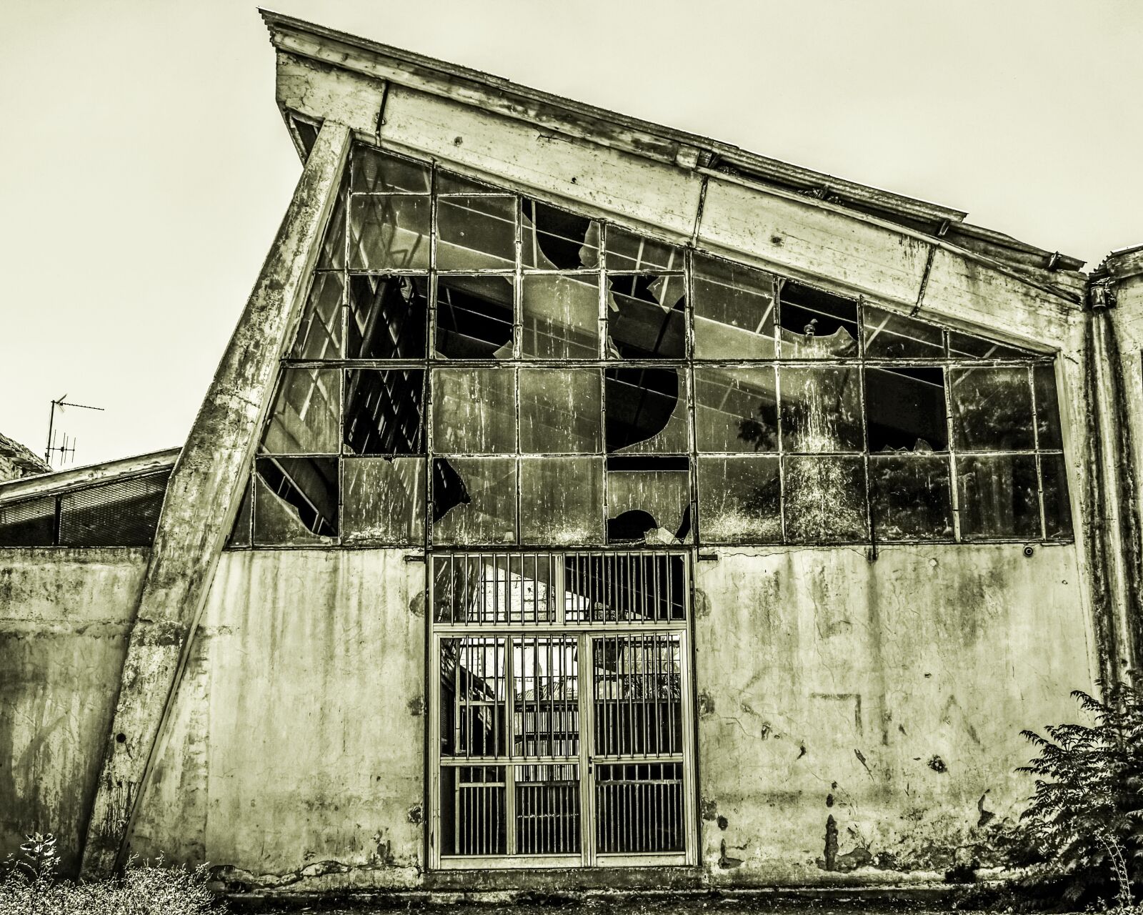 Nikon D3300 sample photo. Building, old, damaged photography