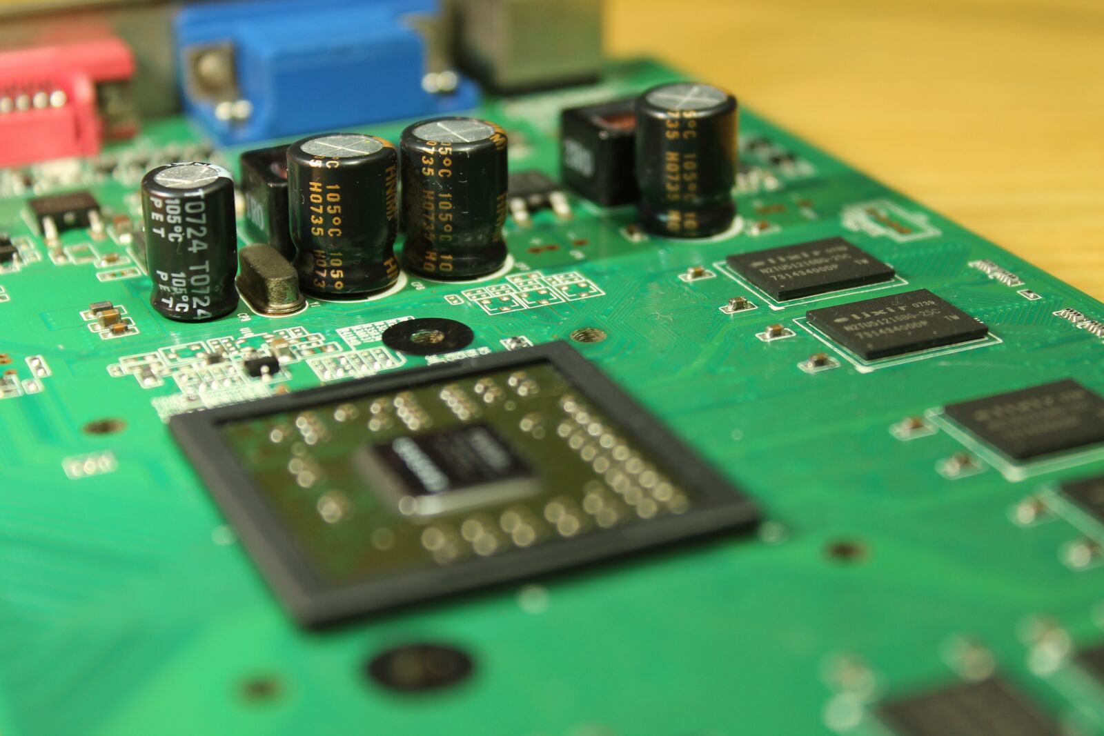 Canon EOS 1100D (EOS Rebel T3 / EOS Kiss X50) sample photo. Pcb, electronics, components photography