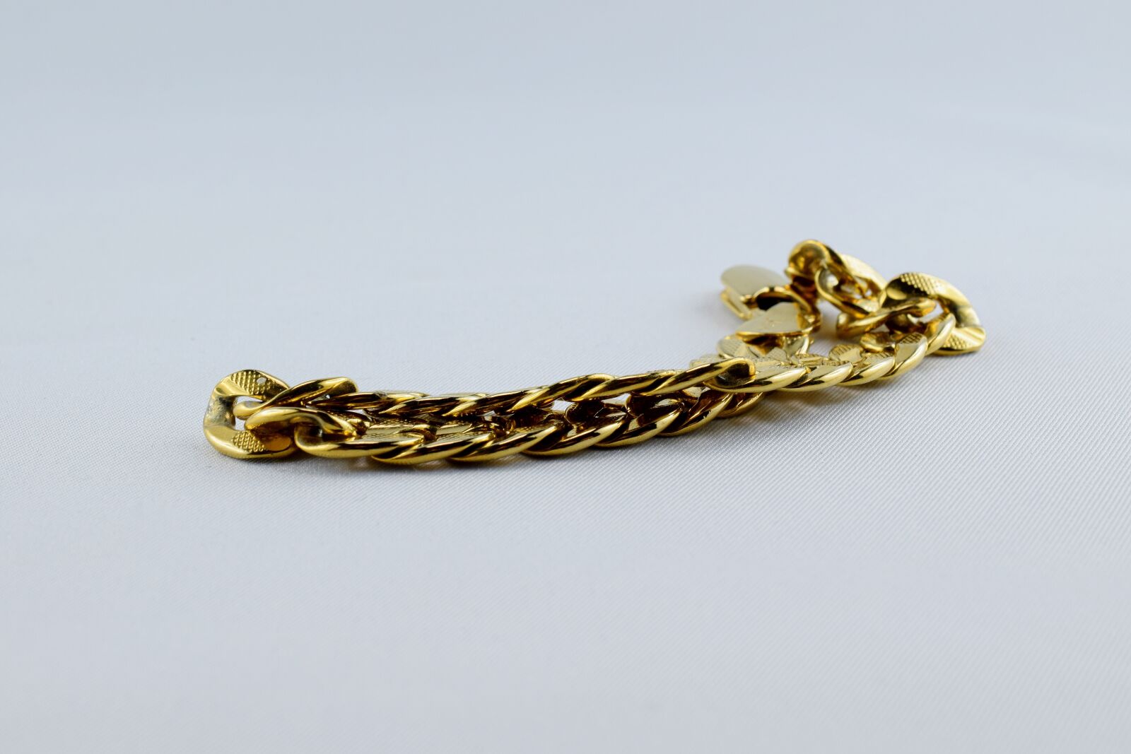 Nikon D5300 sample photo. Bracelet, gold jewelry, earrings photography