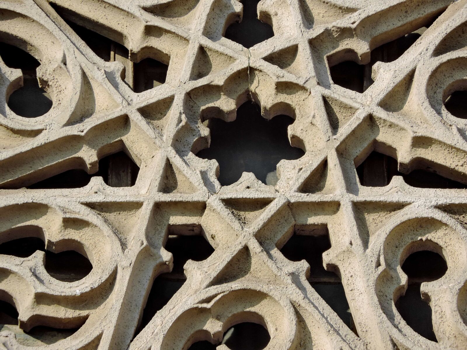 Nikon Coolpix P520 sample photo. Arabesque, gothic, sculpture, architecture photography