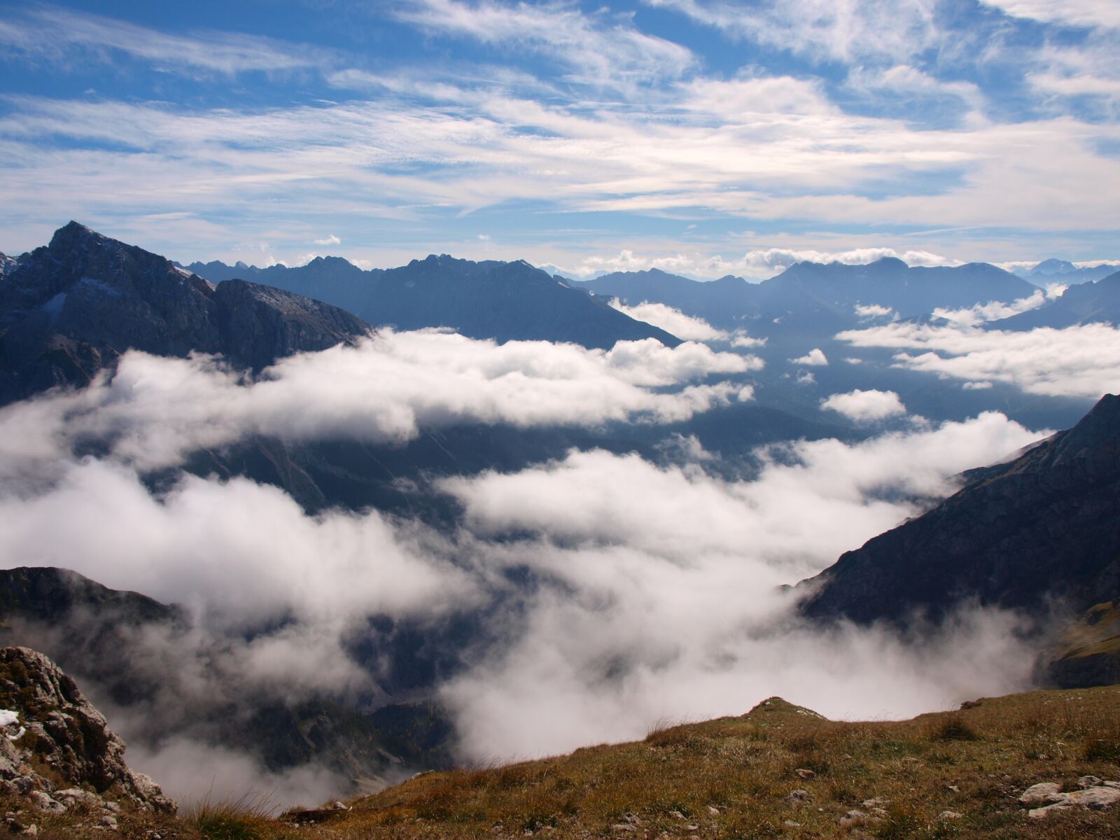 Olympus E-450 (EVOLT E-450) sample photo. Clouds, mountains, sky photography