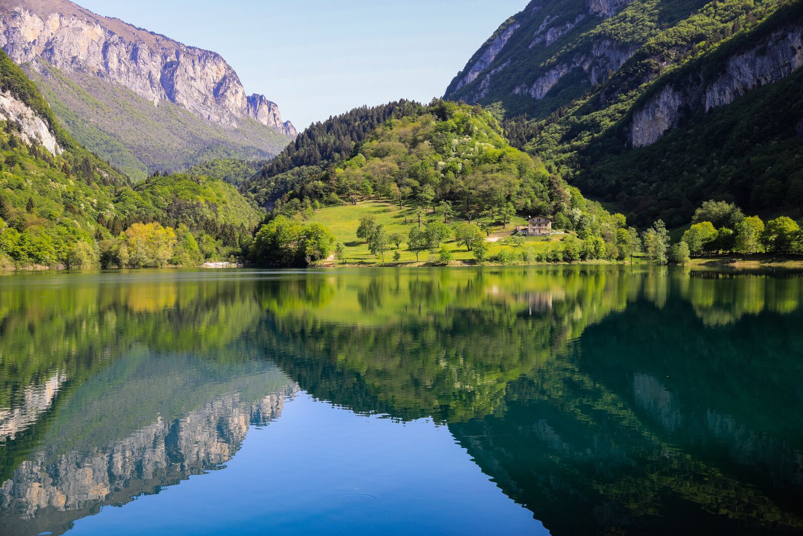 Canon EOS 5D Mark IV sample photo. Landscape, lake, mountains photography