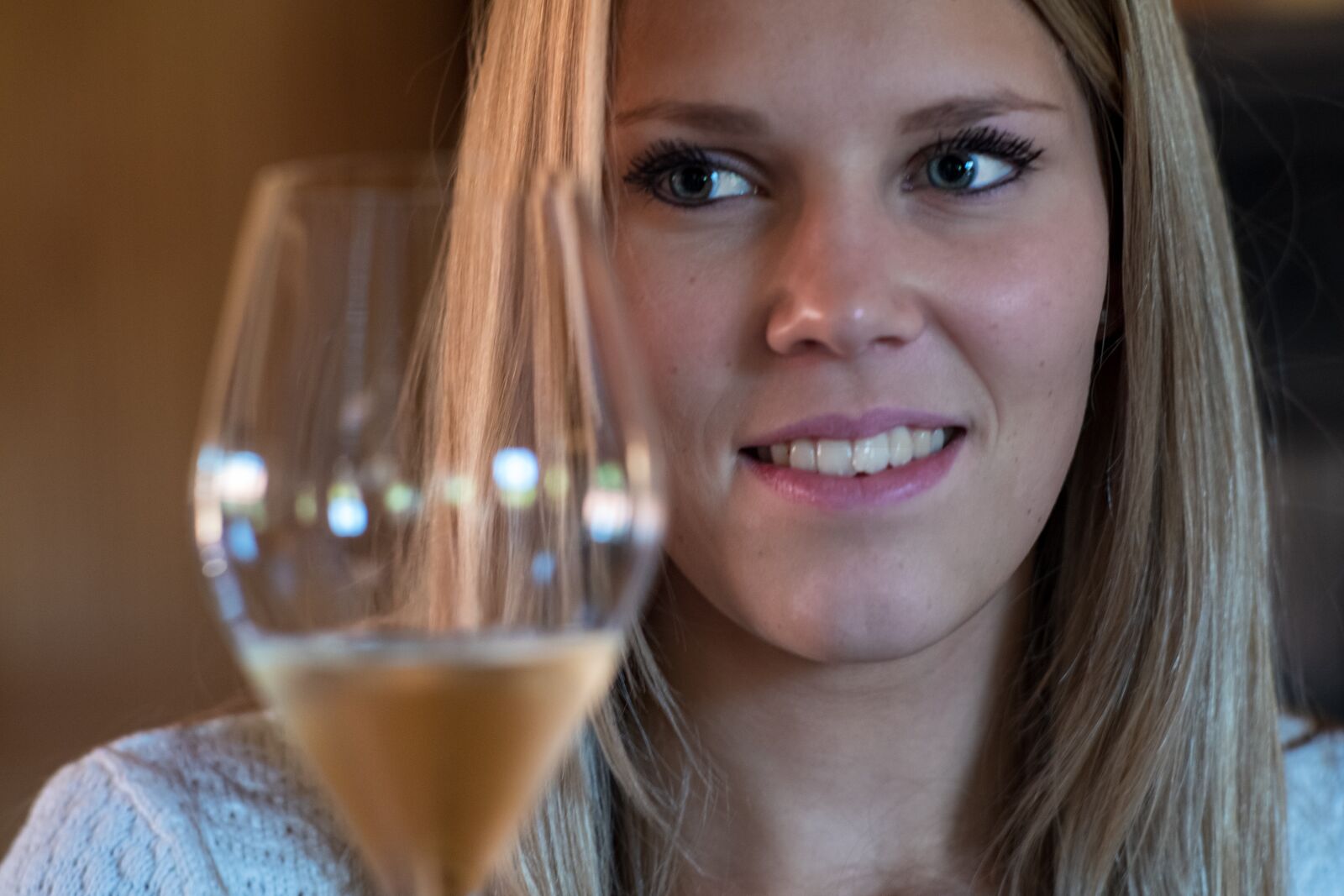 Leica SL (Typ 601) sample photo. Model, champagne, prosecco photography