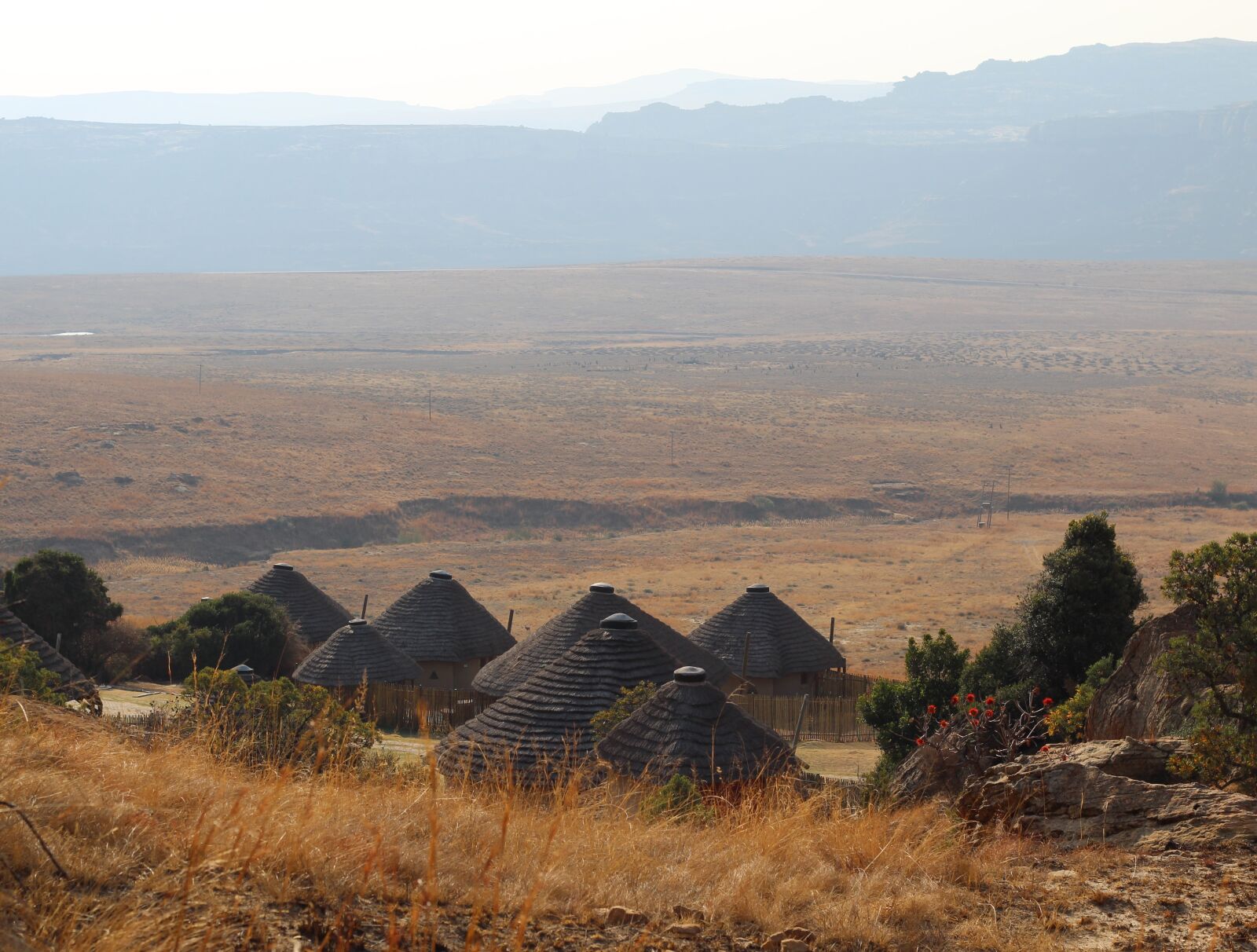 Canon EOS 1200D (EOS Rebel T5 / EOS Kiss X70 / EOS Hi) + Canon EF 50mm F1.8 II sample photo. Travel, clarens sa, bantu photography