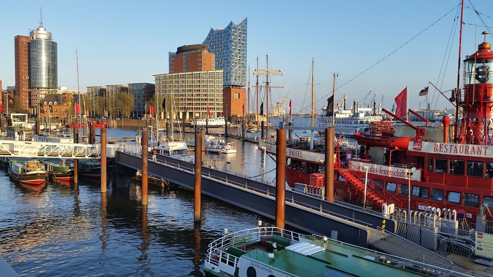 Samsung Galaxy S5 sample photo. Elbe philharmonic hall, hamburg photography