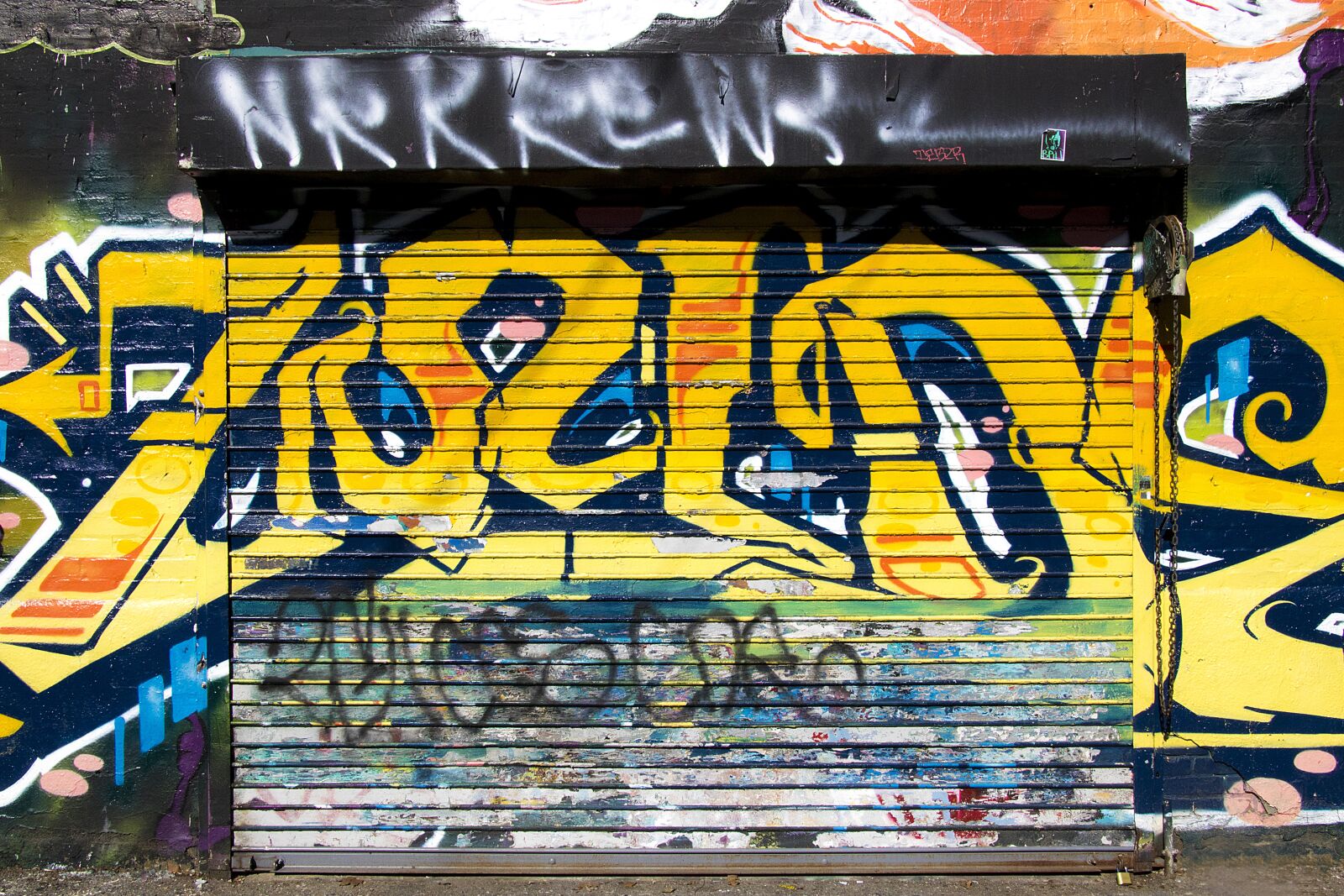 Canon TS-E 90mm F2.8 Tilt-Shift sample photo. Background, graffiti, grunge photography