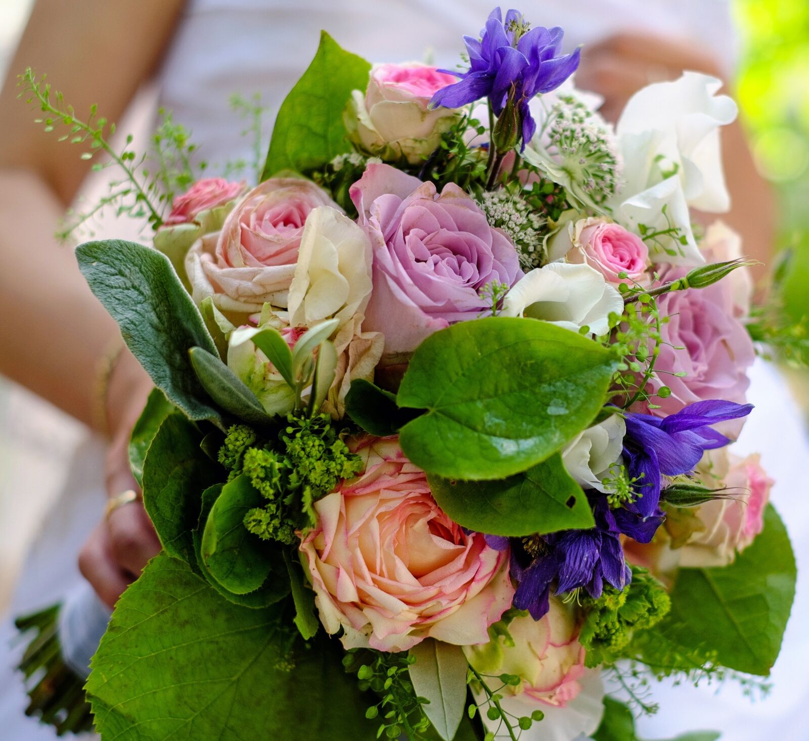 Fujifilm X-T10 + Fujifilm XF 35mm F1.4 R sample photo. Bouquet, bridal bouquet, colorful photography