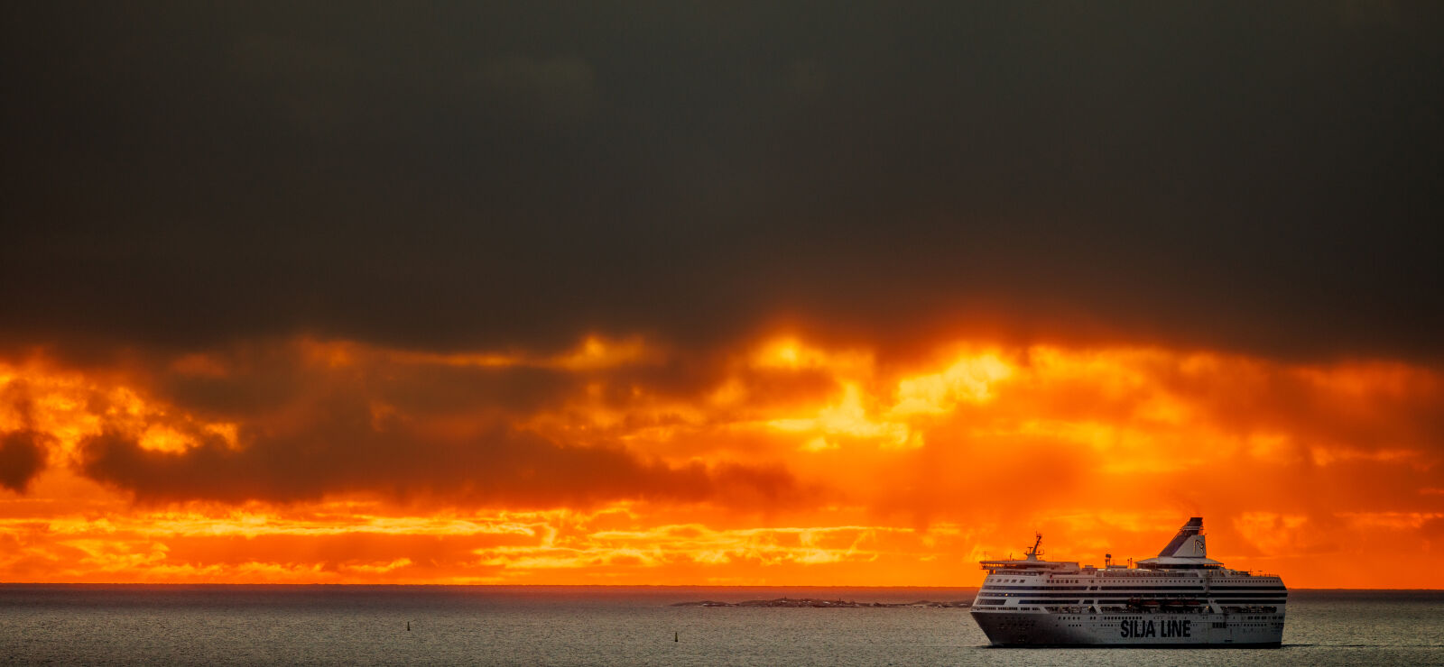 Canon EOS R5 sample photo. First boat of the photography
