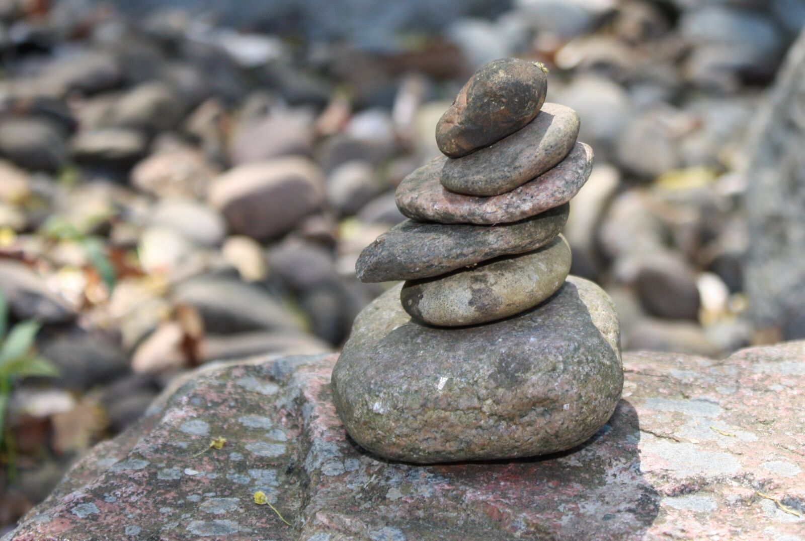 Canon EOS 450D (EOS Rebel XSi / EOS Kiss X2) sample photo. Zen, cairn, stones photography