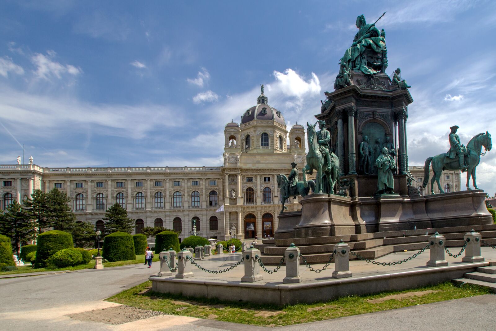 Canon EOS 600D (Rebel EOS T3i / EOS Kiss X5) sample photo. Vienna, museumsquartier, monument photography