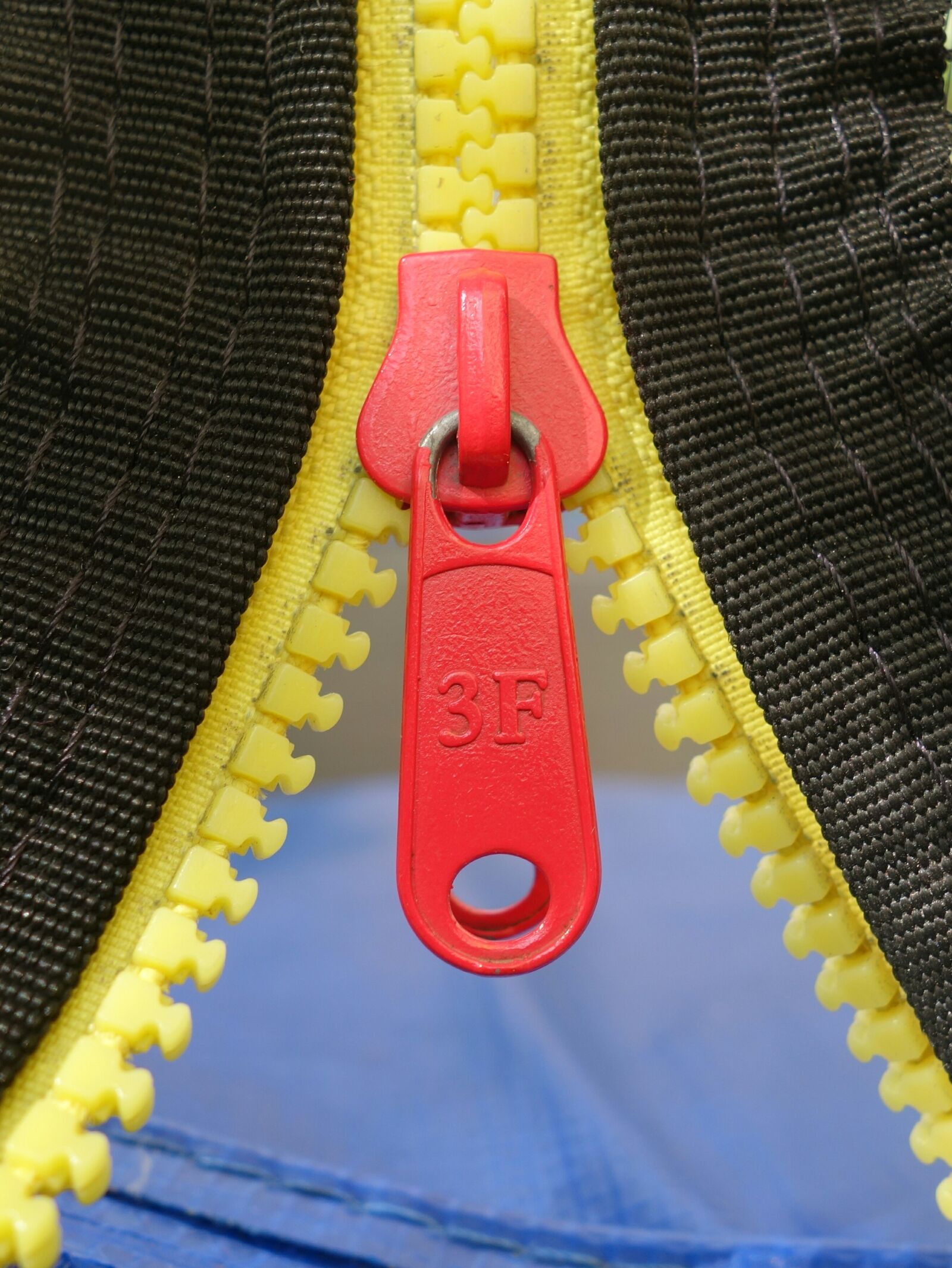 Sony Cyber-shot DSC-RX100 II sample photo. Zip, closure, zipper photography