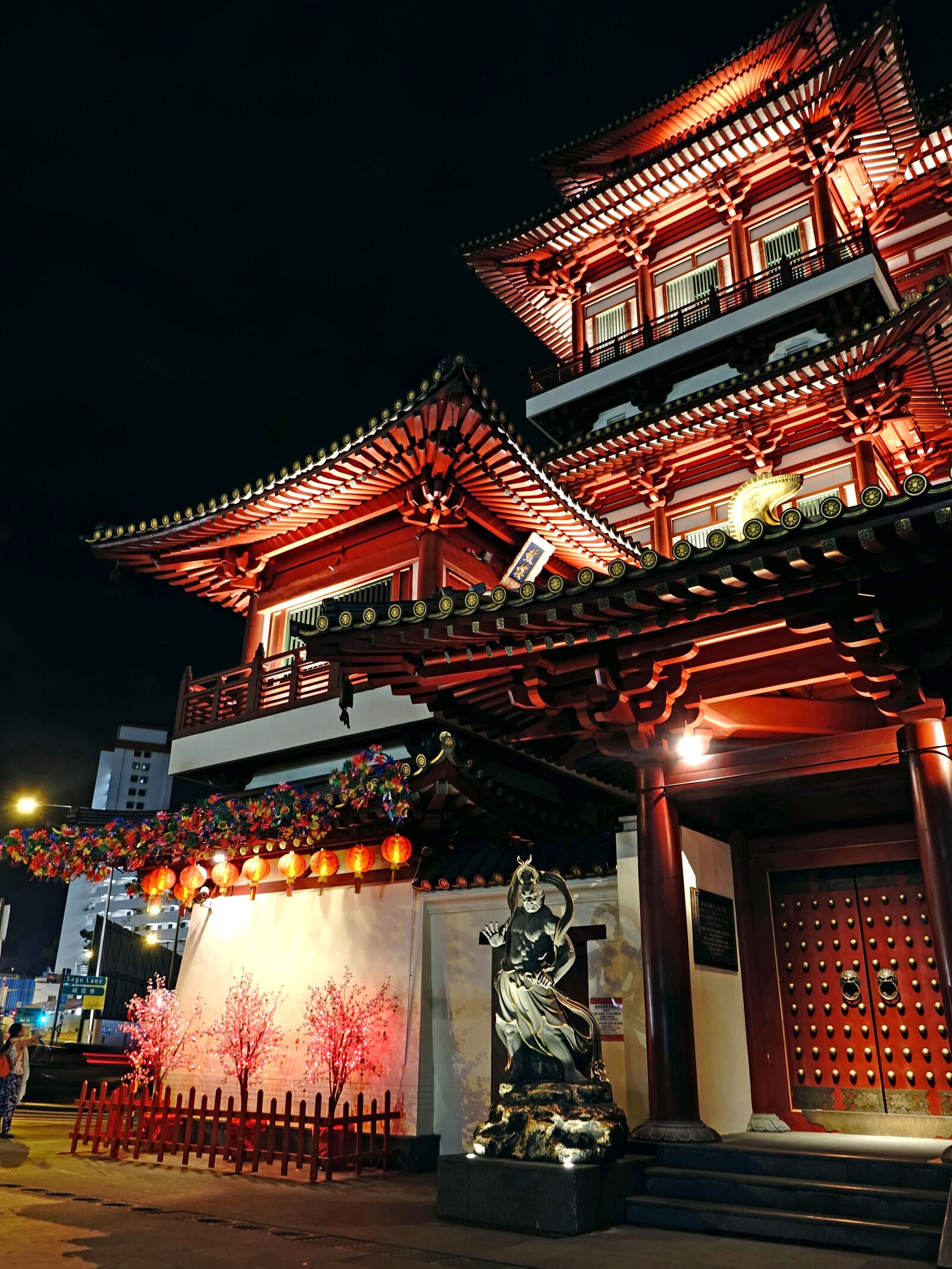 Sony Cyber-shot DSC-RX10 sample photo. Buddha tooth relic temple photography