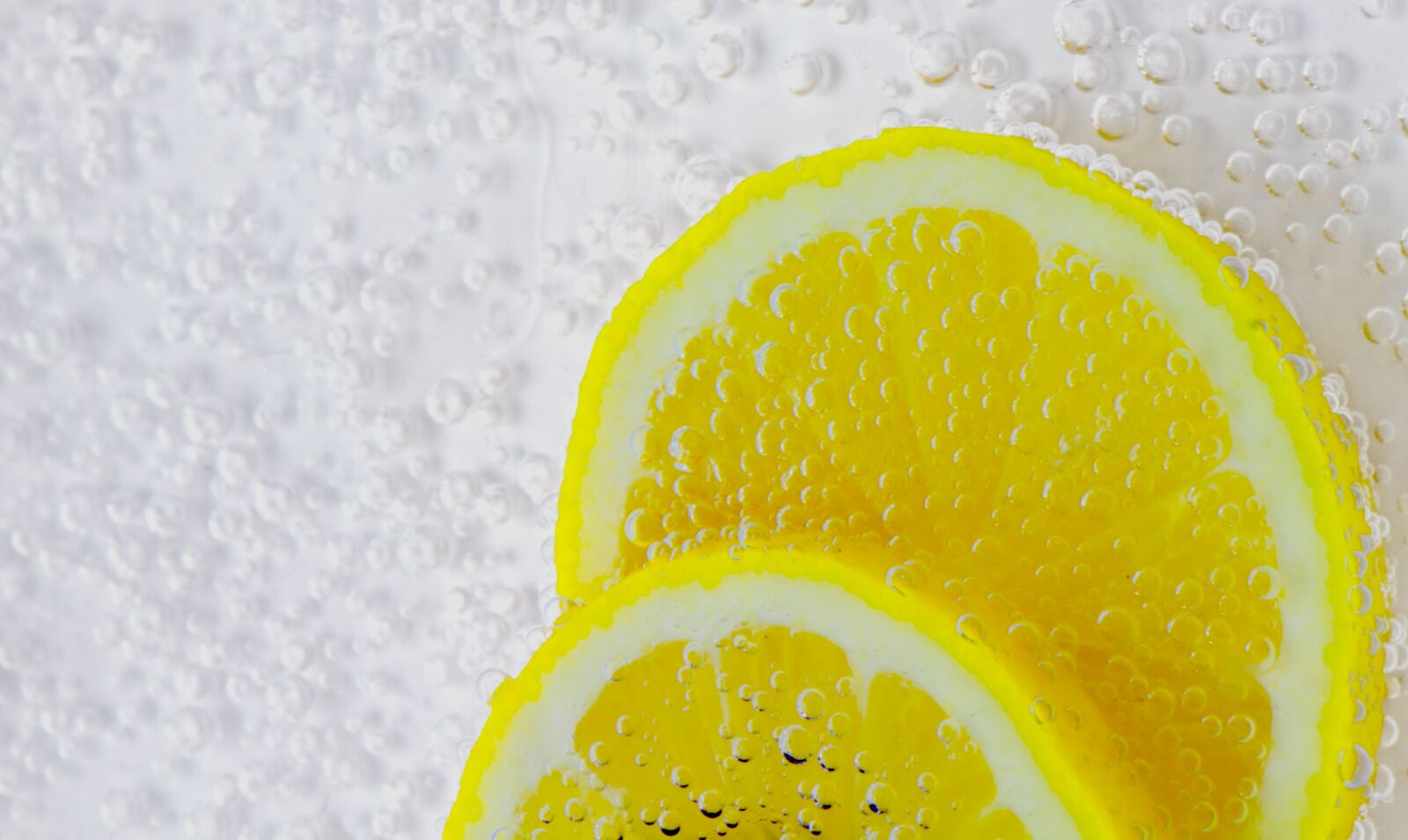 Canon EOS 550D (EOS Rebel T2i / EOS Kiss X4) sample photo. Bubbles, fizz, fizzy, food photography
