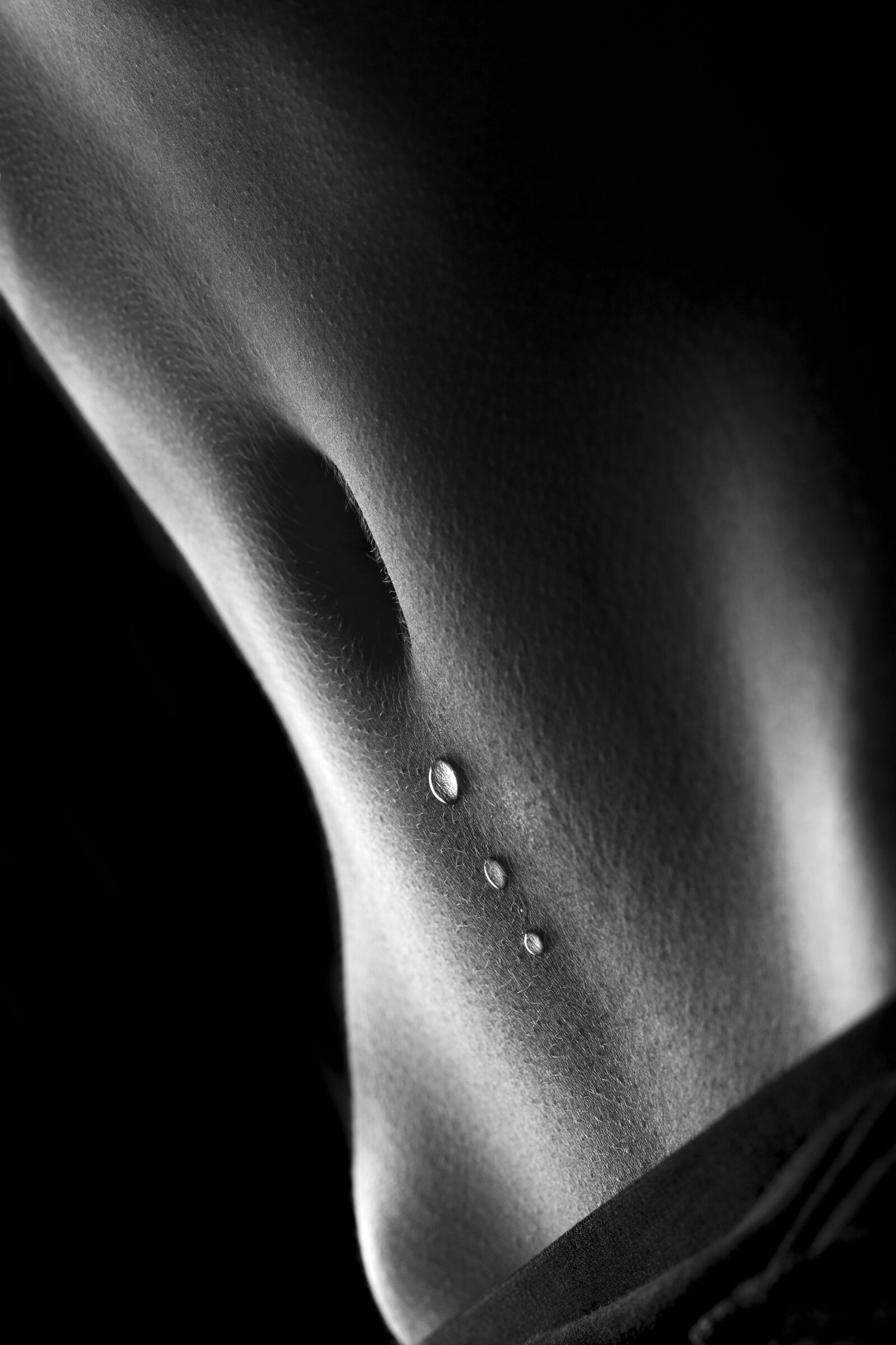 Canon EF 50mm F1.8 II sample photo. Chiaroscuro, belly, woman photography