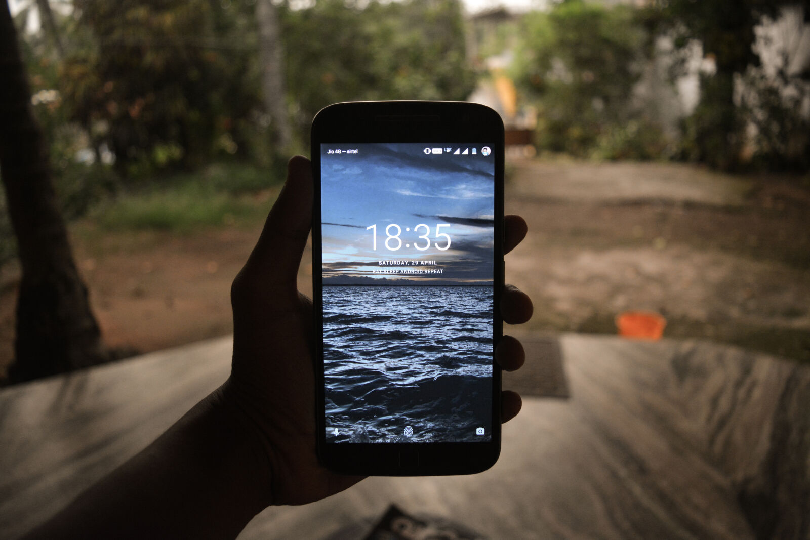 Nikon D5200 sample photo. Android, phone, clock, hand photography