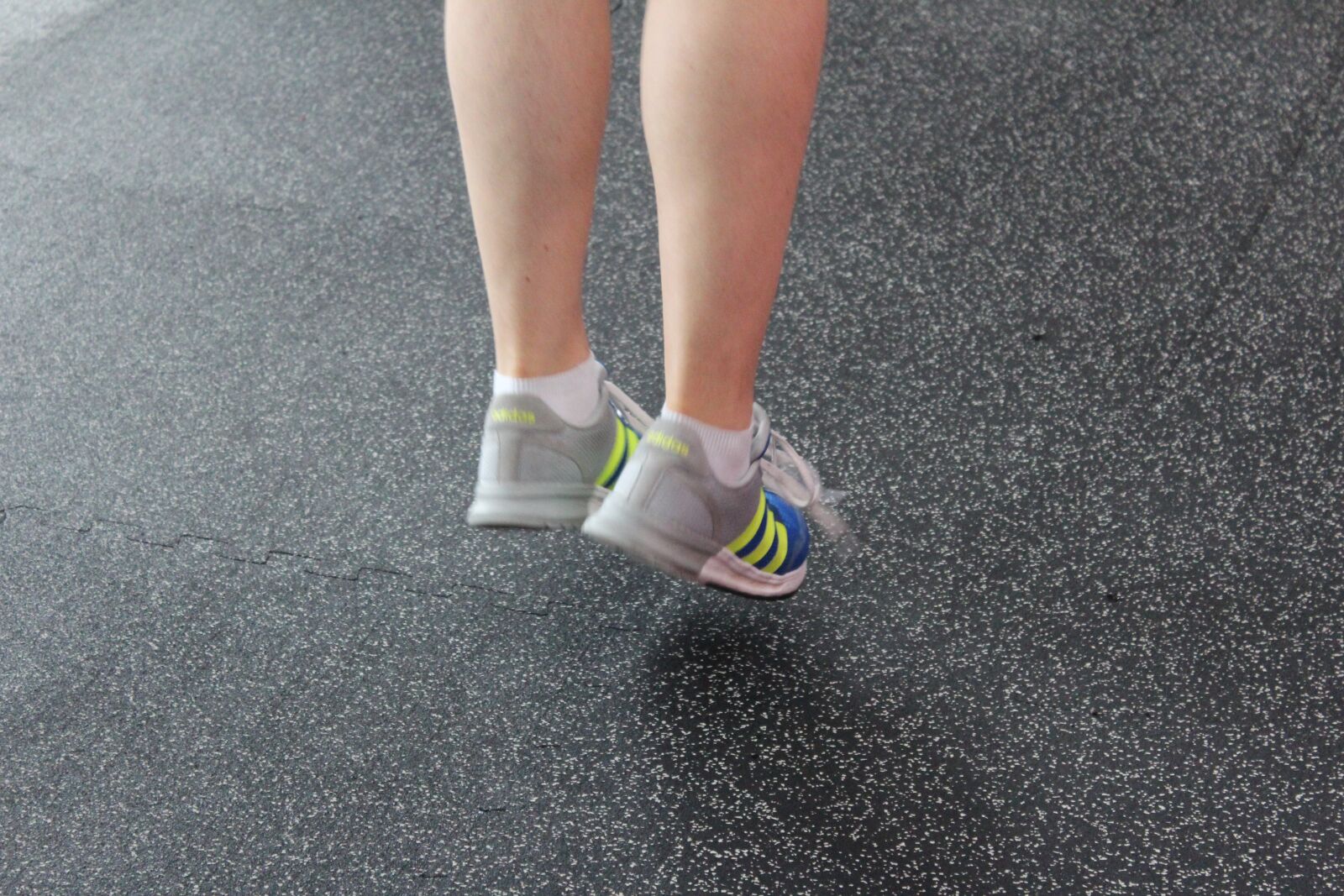 Canon EOS 600D (Rebel EOS T3i / EOS Kiss X5) sample photo. Jump, sneakers, hop photography