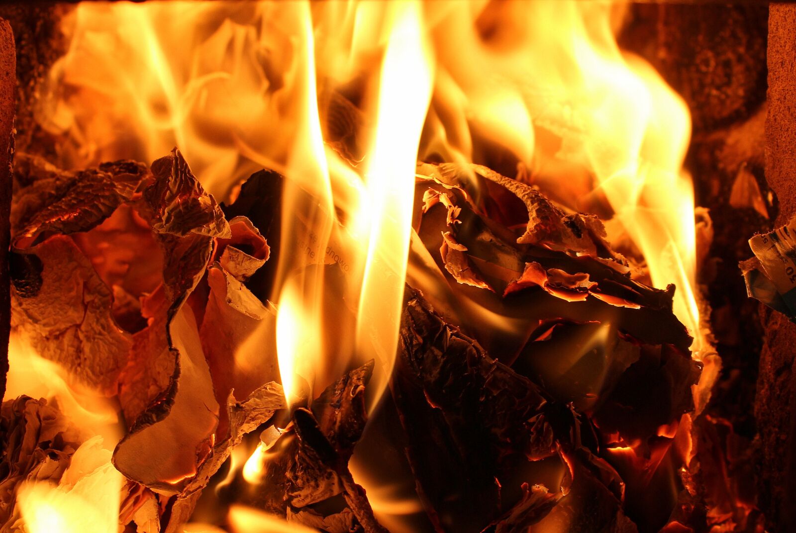 Canon EOS 1200D (EOS Rebel T5 / EOS Kiss X70 / EOS Hi) sample photo. Fire, flames, heat photography