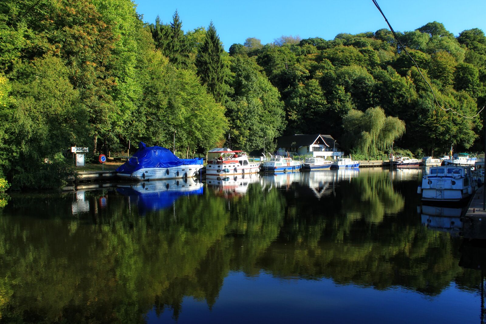Canon EOS 1200D (EOS Rebel T5 / EOS Kiss X70 / EOS Hi) sample photo. Channel, boats, trees photography