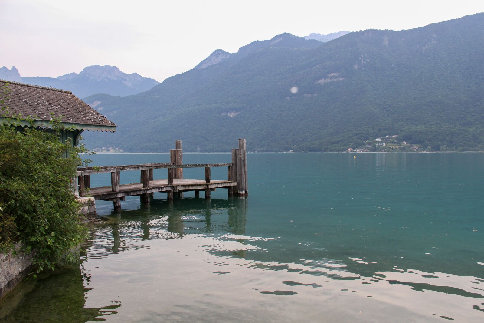 Canon EOS 7D + Canon EF-S 18-200mm F3.5-5.6 IS sample photo. Annecy, lake, nature photography
