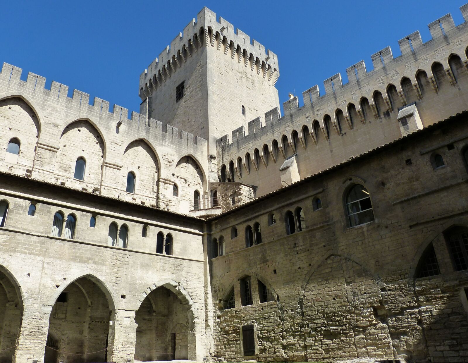 Panasonic Lumix DMC-FZ150 sample photo. Avignon, france, palais des photography