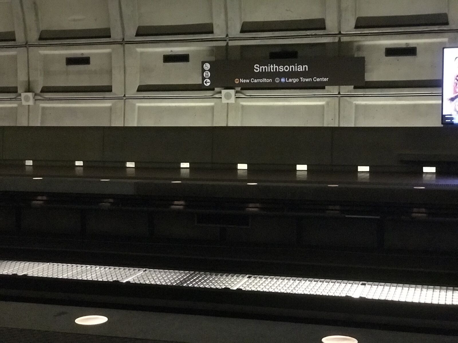 Apple iPhone 7 Plus sample photo. Metro, transportation, train photography