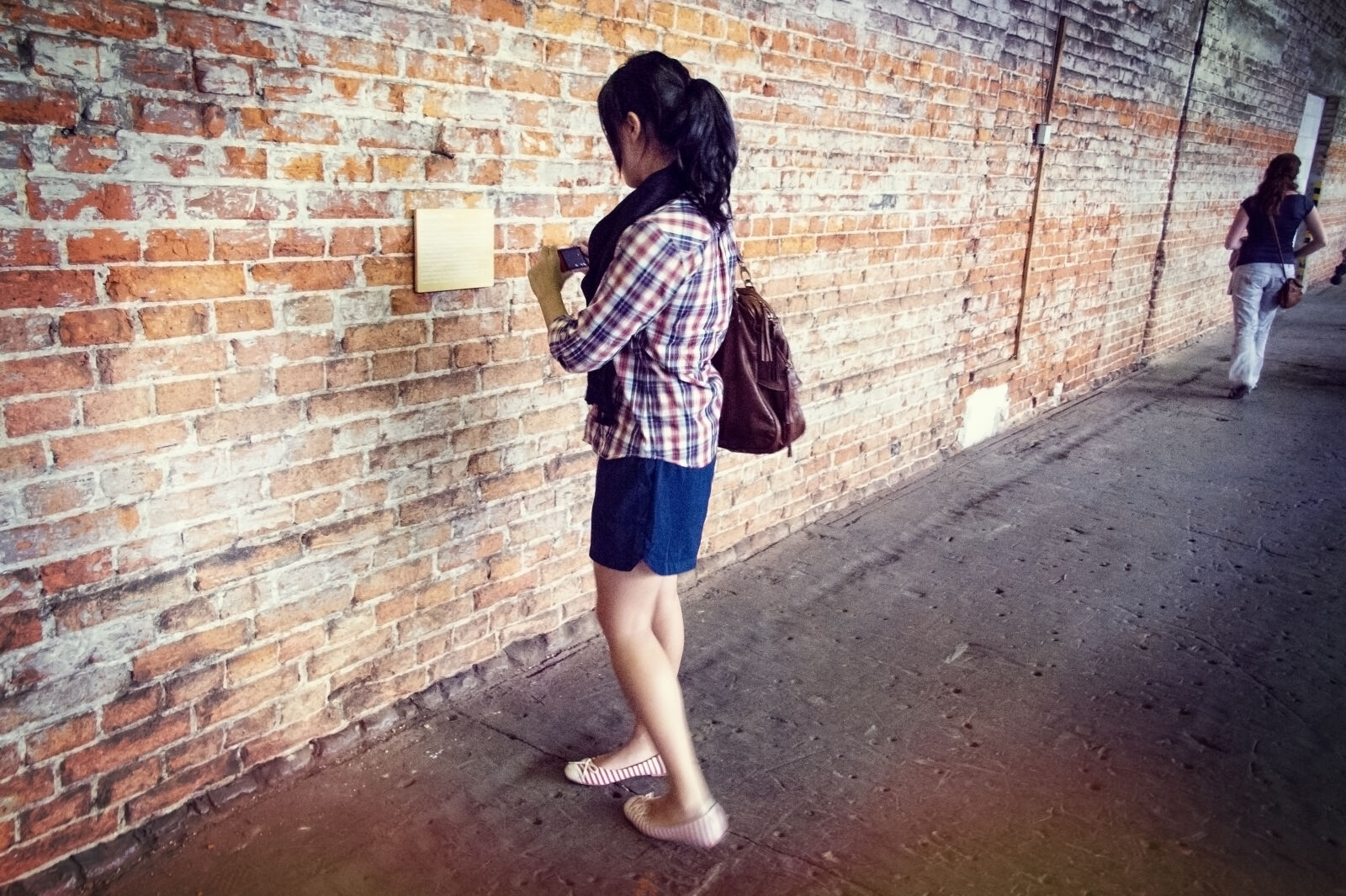 Canon PowerShot G12 sample photo. Brick, wall, bricks, fashion photography