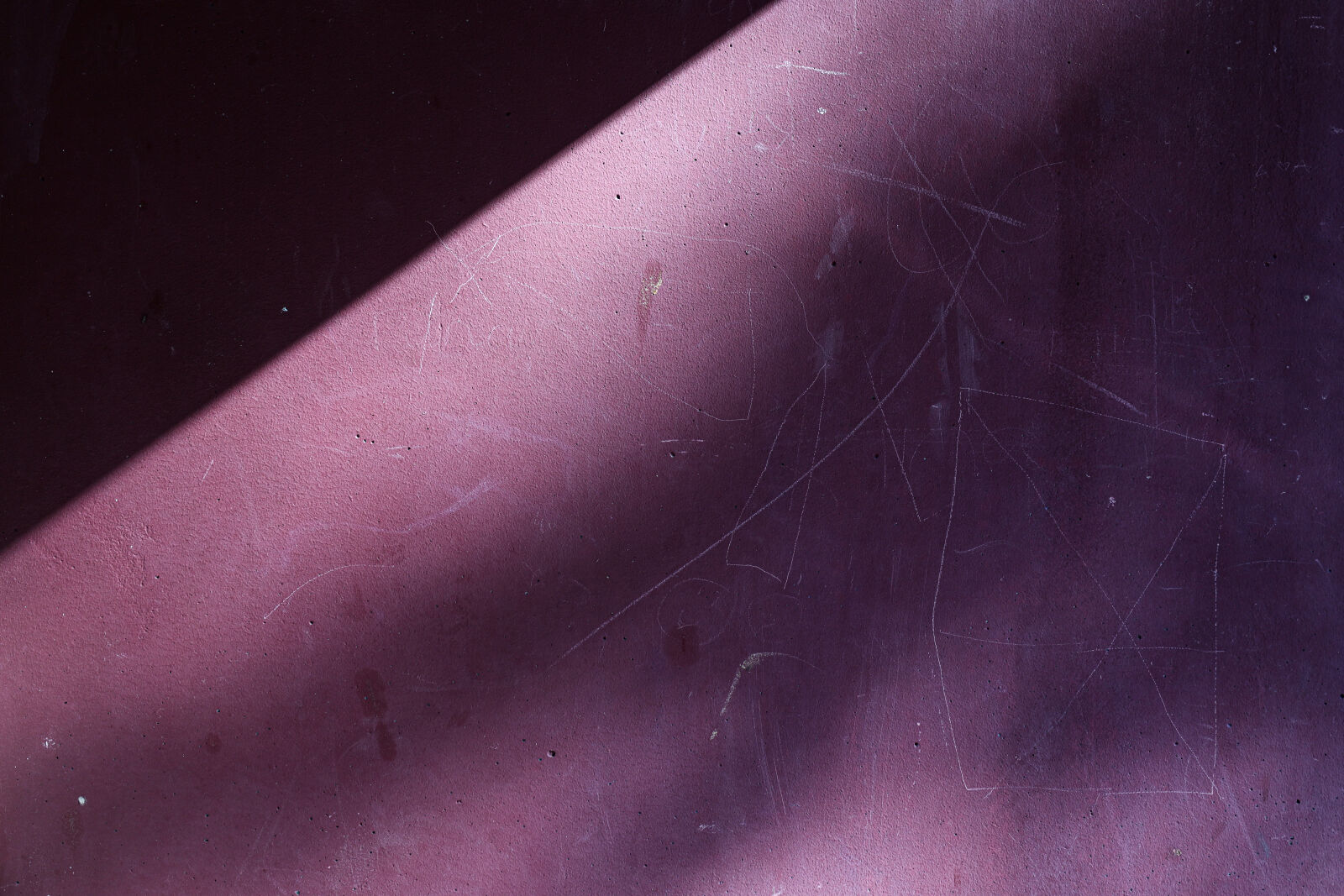 Canon RF 24-105mm F4.0-7.1 IS STM sample photo. Purple wall sunshine photography