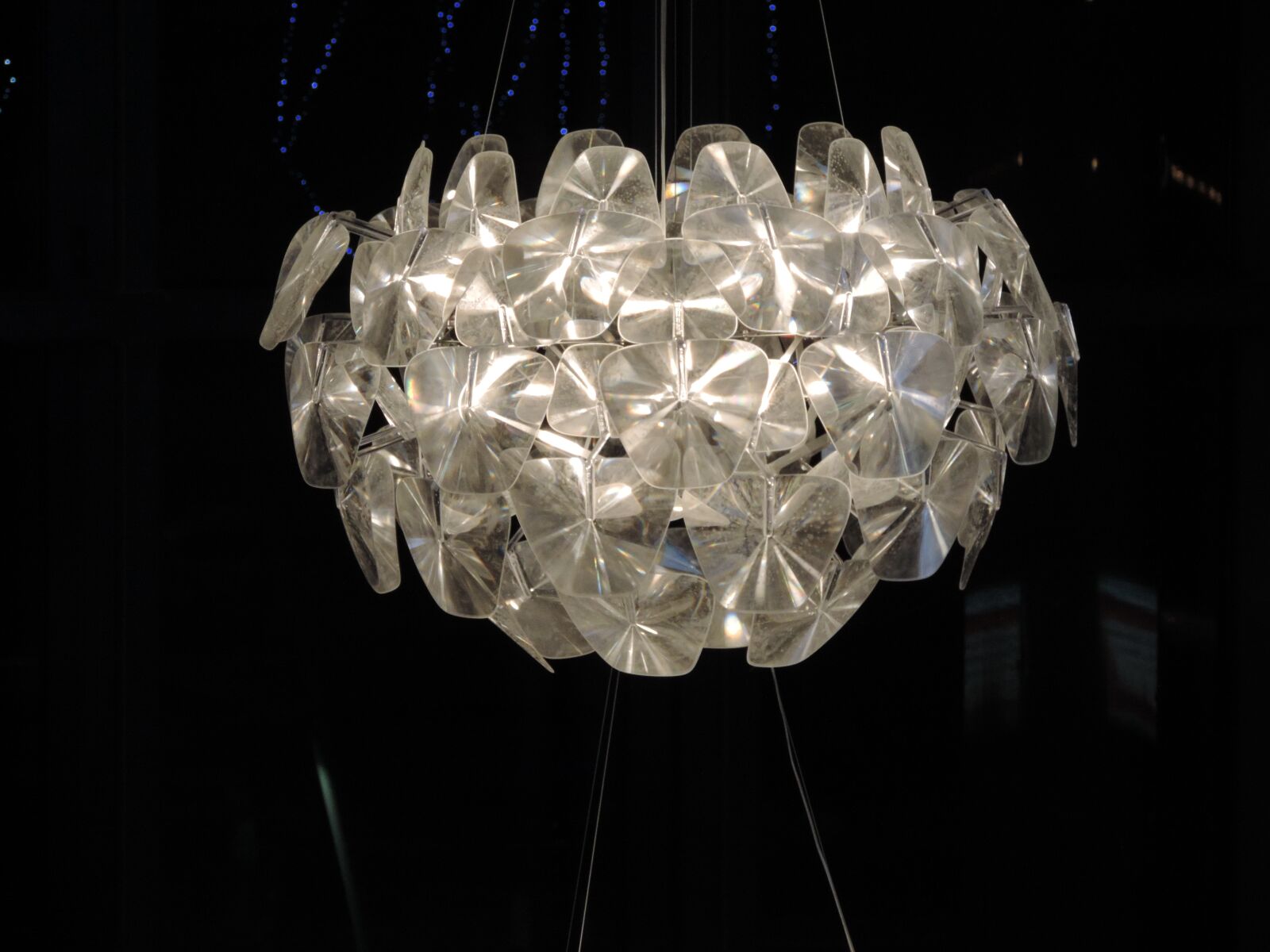 Nikon Coolpix P520 sample photo. Crystal, darkness, luxury, chandelier photography