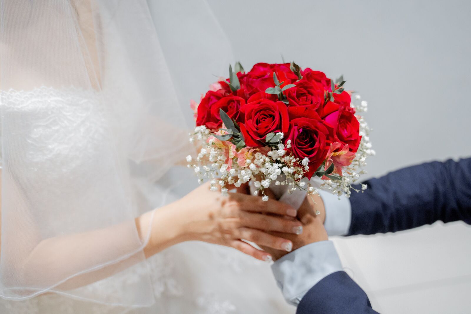 Sony a7 III + Tamron 28-75mm F2.8 Di III RXD sample photo. Wedding, bride, flower photography