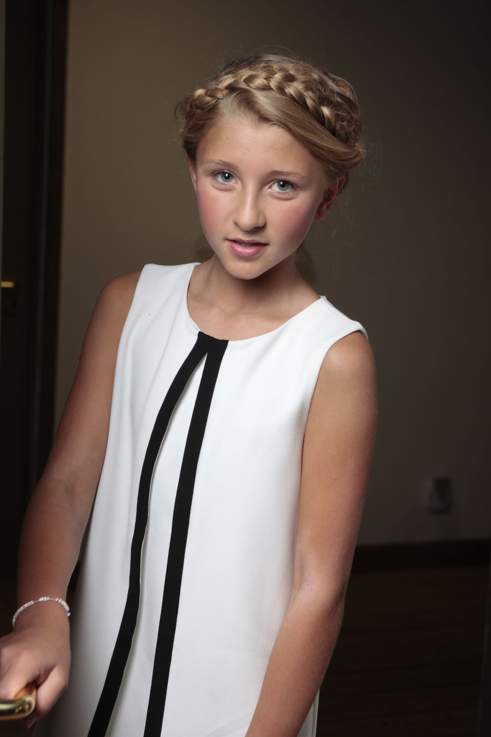 Canon EOS 5D Mark II sample photo. Studio, cute, girl photography