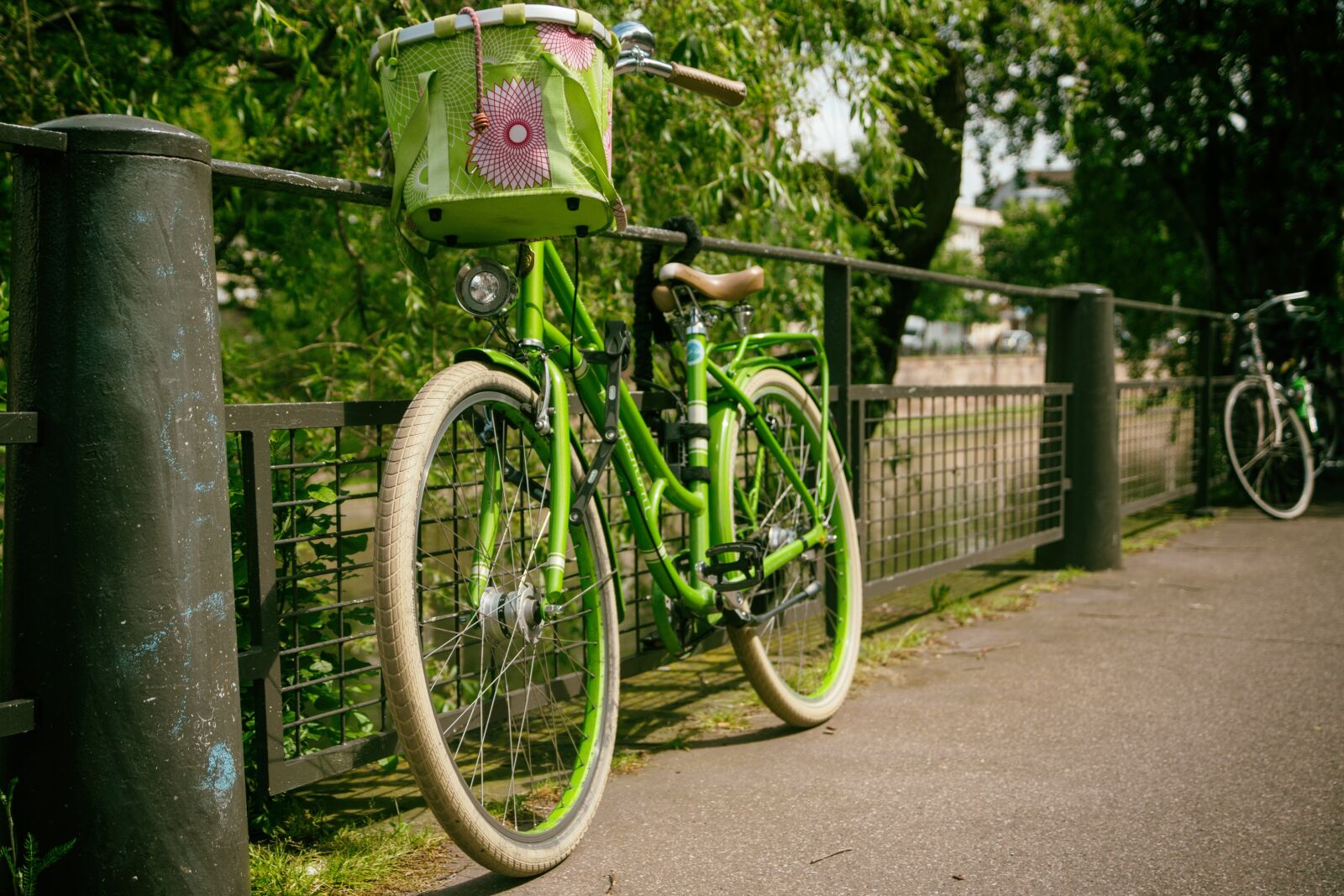 Sony SLT-A77 + Sony DT 16-50mm F2.8 SSM sample photo. Bicycle, bike, cycle photography