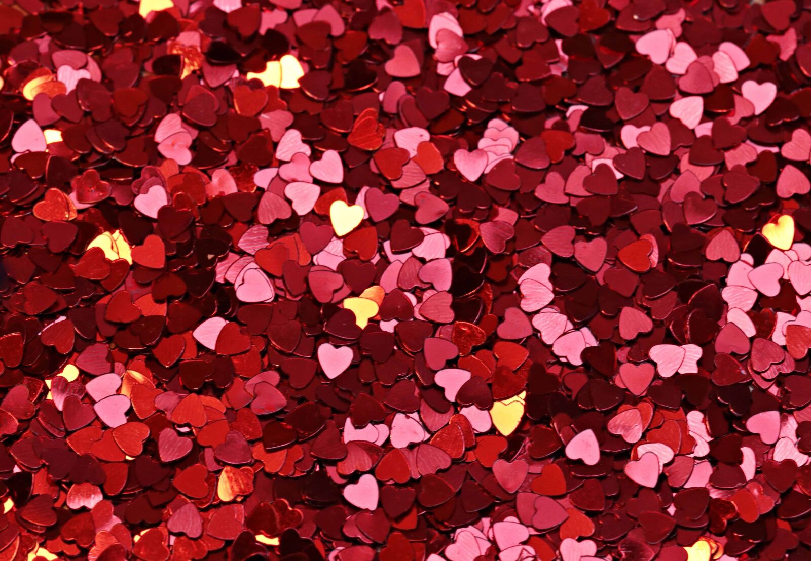 Canon EOS 80D sample photo. Confetti, red heart, texture photography