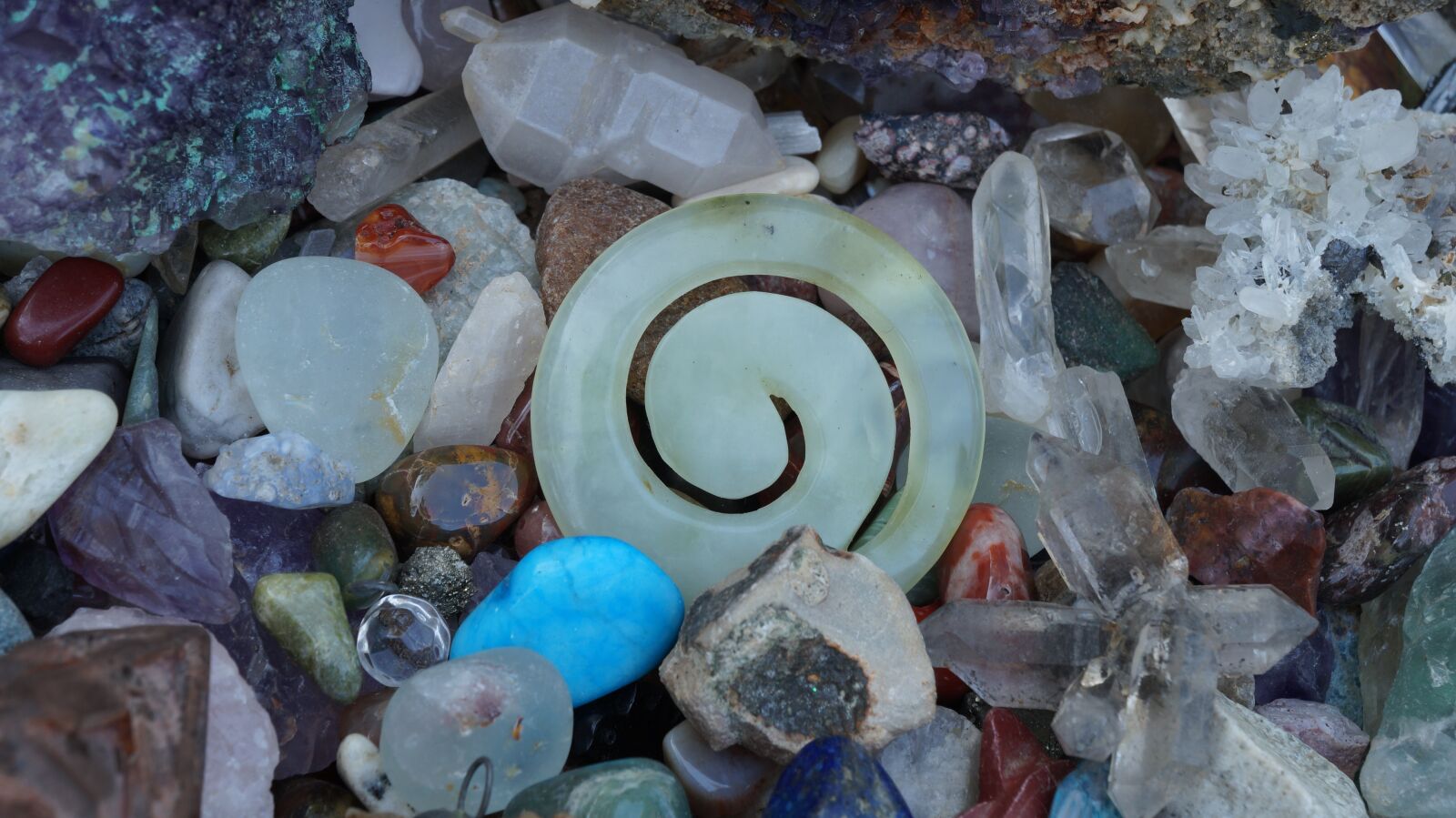 Sony Alpha a3000 + Sony E 18-55mm F3.5-5.6 OSS sample photo. Stones, gemstones, crystals photography