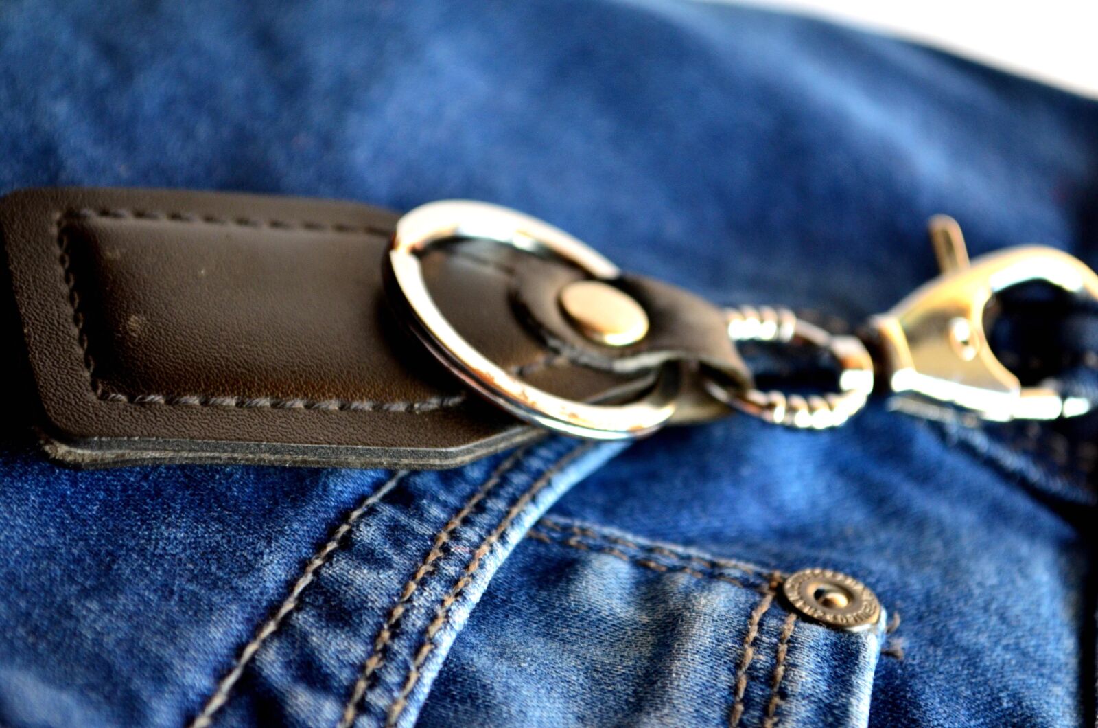Nikon D5100 sample photo. Jeans, keychain, textile, cloth photography